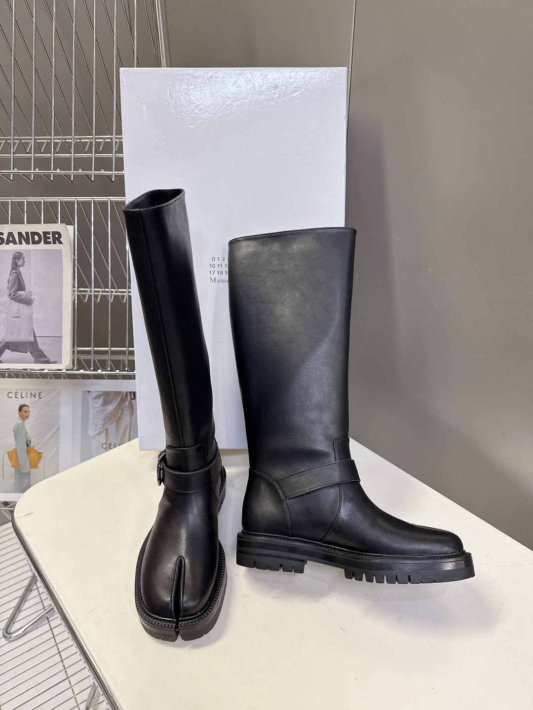 马吉拉MM6秋冬最新款复古长靴 超多明星网红种草 简约的配色和百搭 上脚 时尚感十足 💯 上脚超级舒服的