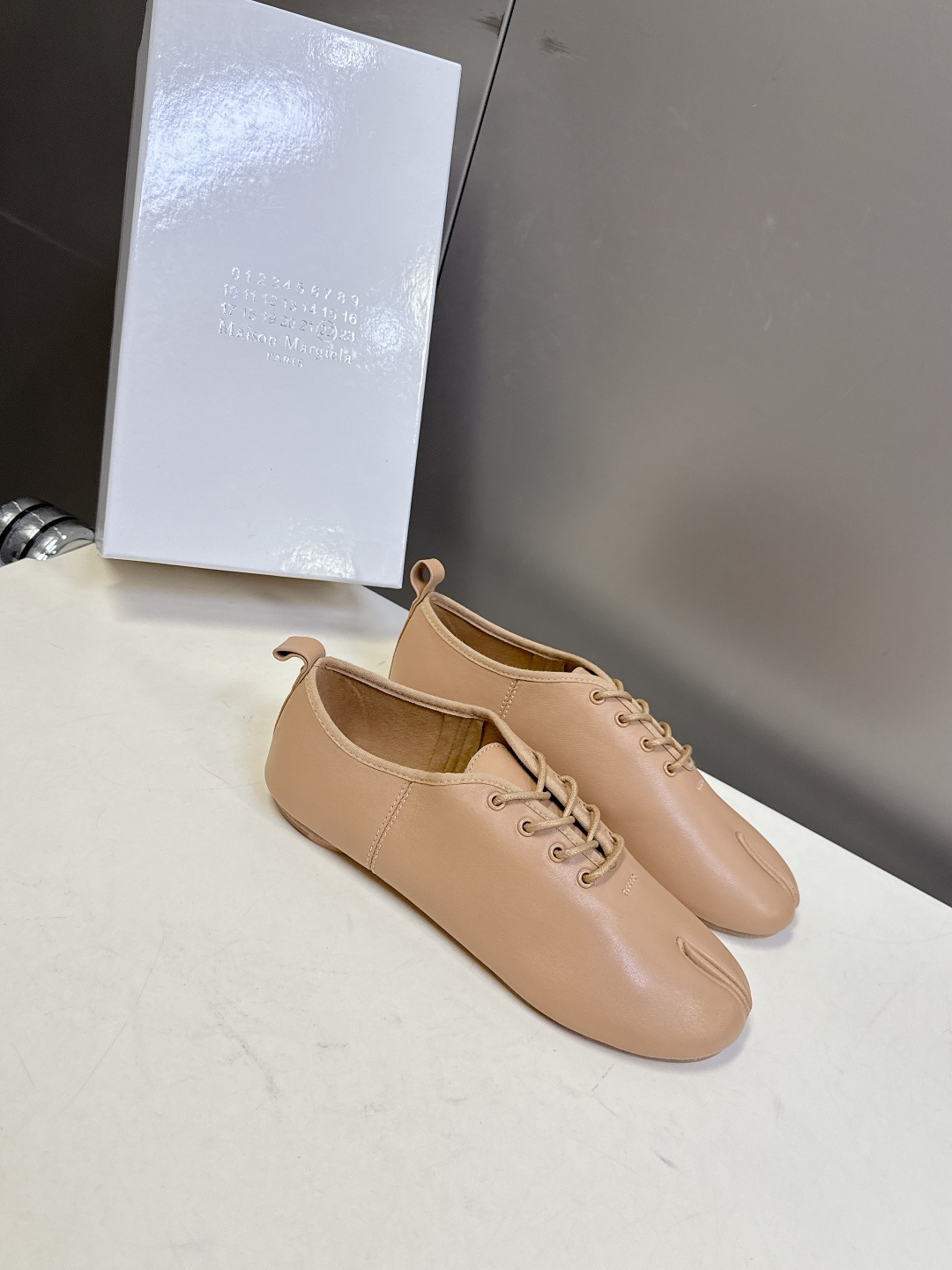 Maison Margiela·MM6马吉拉玛丽珍分趾单鞋 芭蕾舞鞋 超多明星网红种草 MM6作为这两年