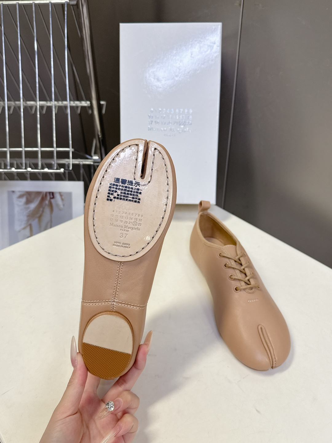 Maison Margiela·MM6马吉拉玛丽珍分趾单鞋 芭蕾舞鞋 超多明星网红种草 MM6作为这两年