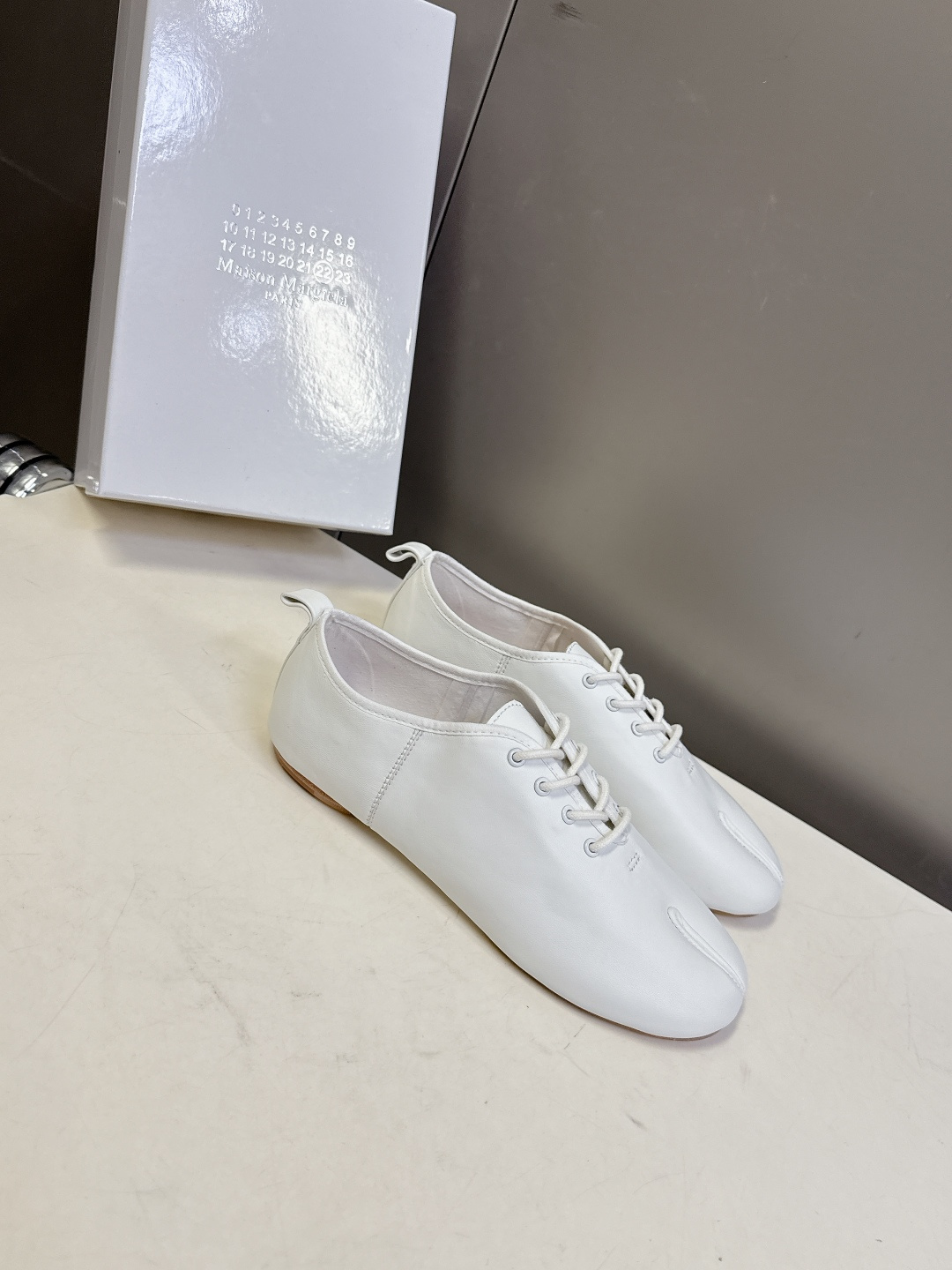 Maison Margiela·MM6马吉拉玛丽珍分趾单鞋 芭蕾舞鞋 超多明星网红种草 MM6作为这两年