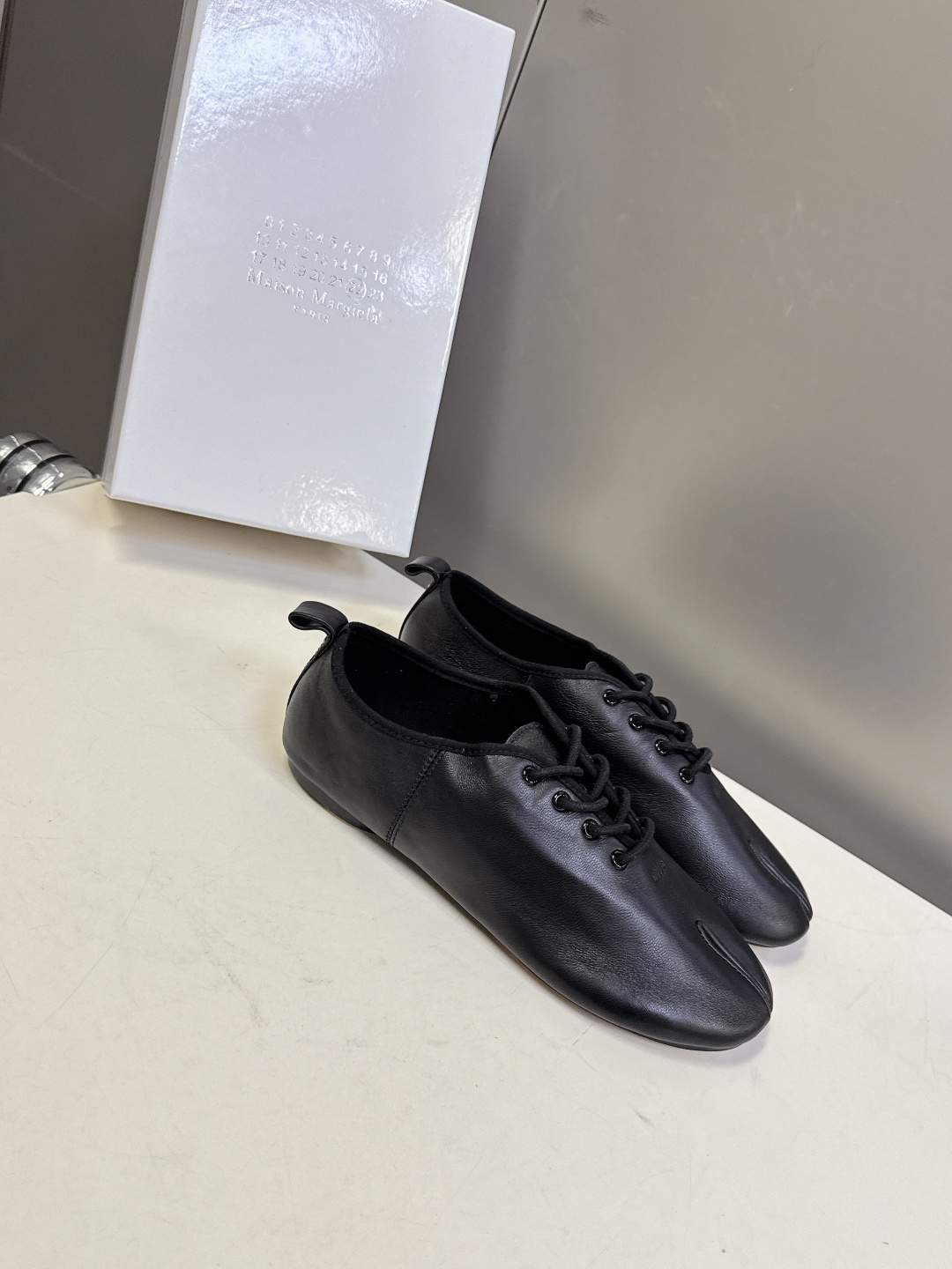 Maison Margiela·MM6马吉拉玛丽珍分趾单鞋 芭蕾舞鞋 超多明星网红种草 MM6作为这两年
