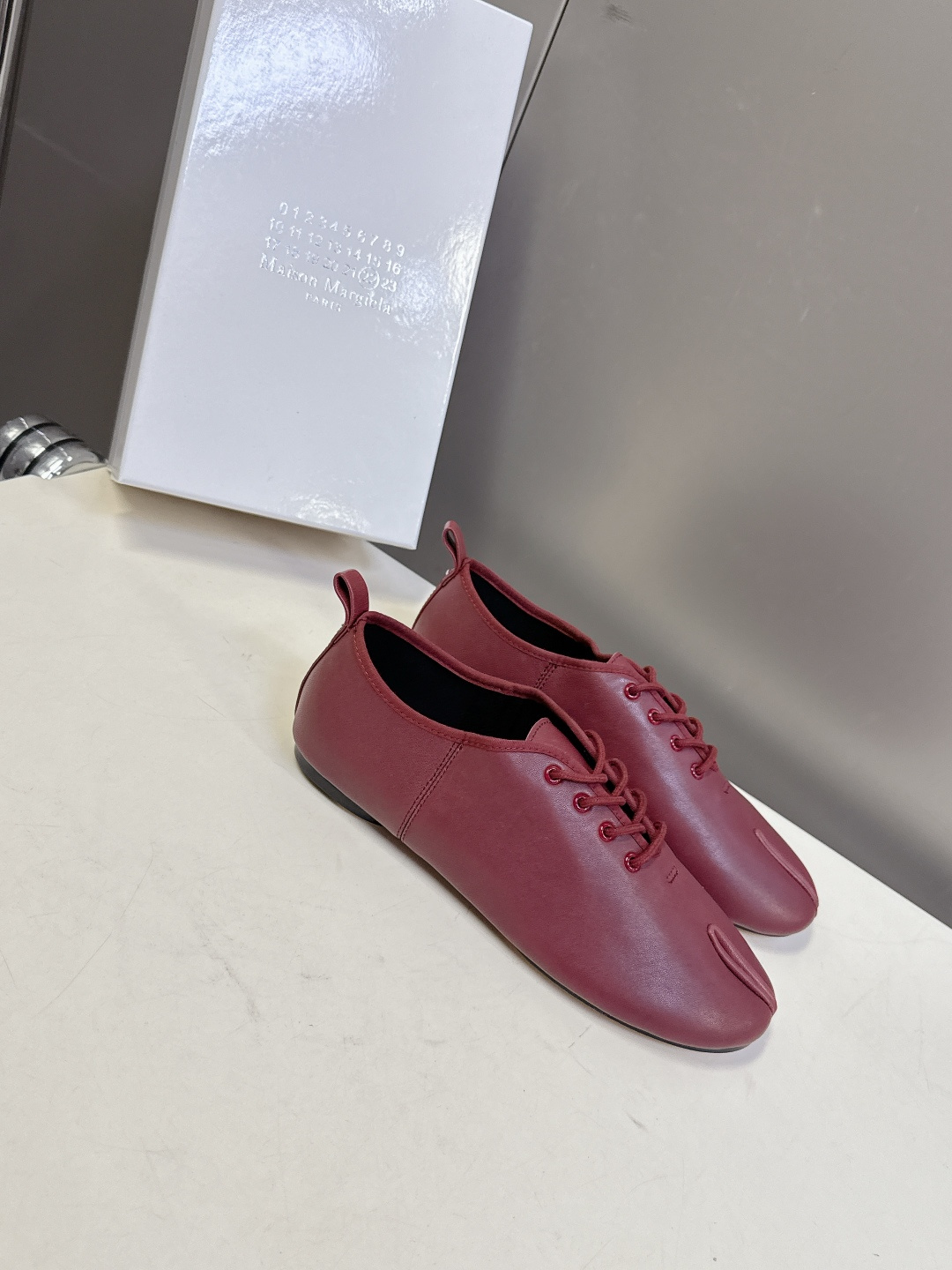 Maison Margiela·MM6马吉拉玛丽珍分趾单鞋 芭蕾舞鞋 超多明星网红种草 MM6作为这两年