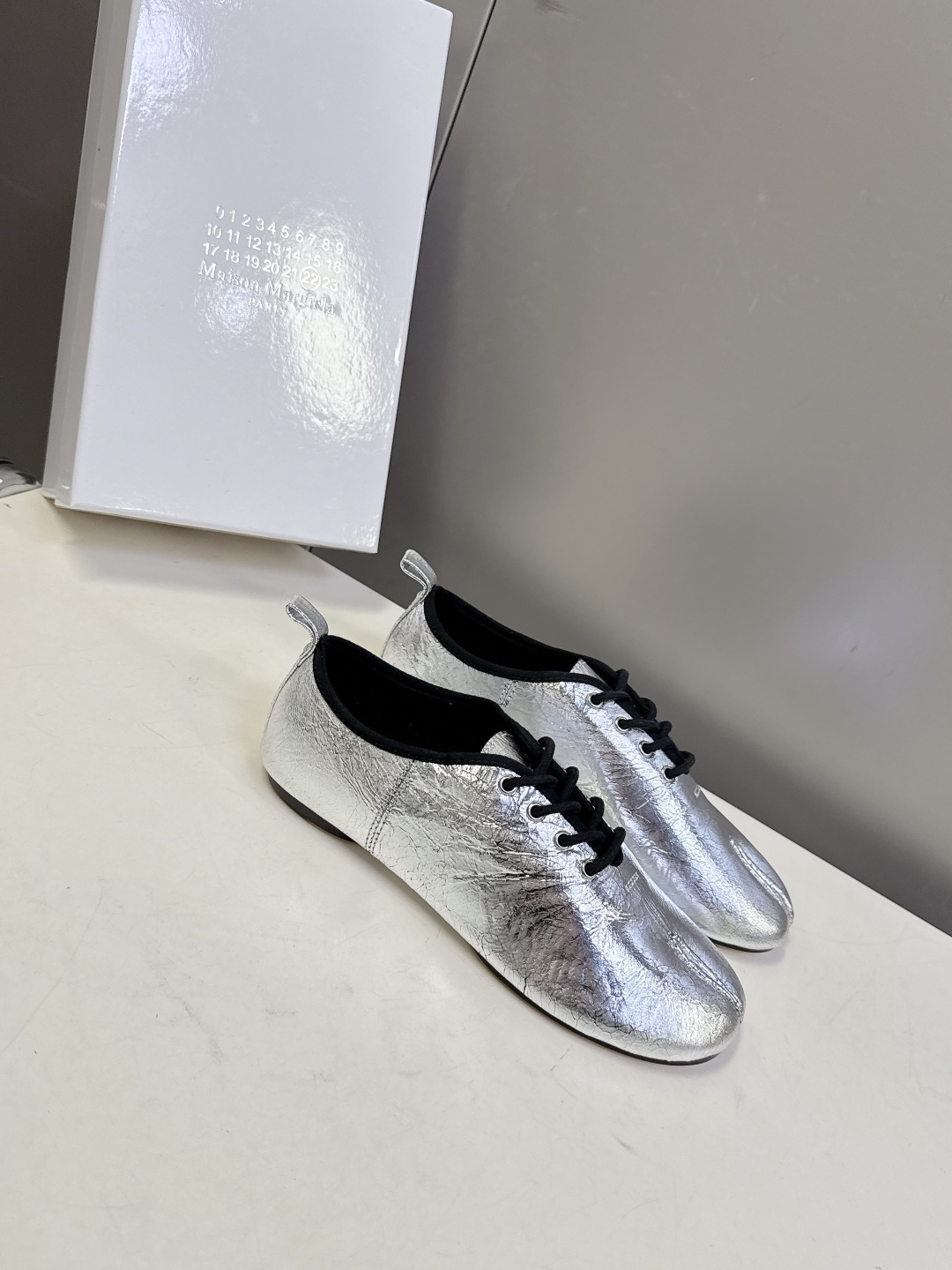 Maison Margiela·MM6马吉拉玛丽珍分趾单鞋 芭蕾舞鞋 超多明星网红种草 MM6作为这两年