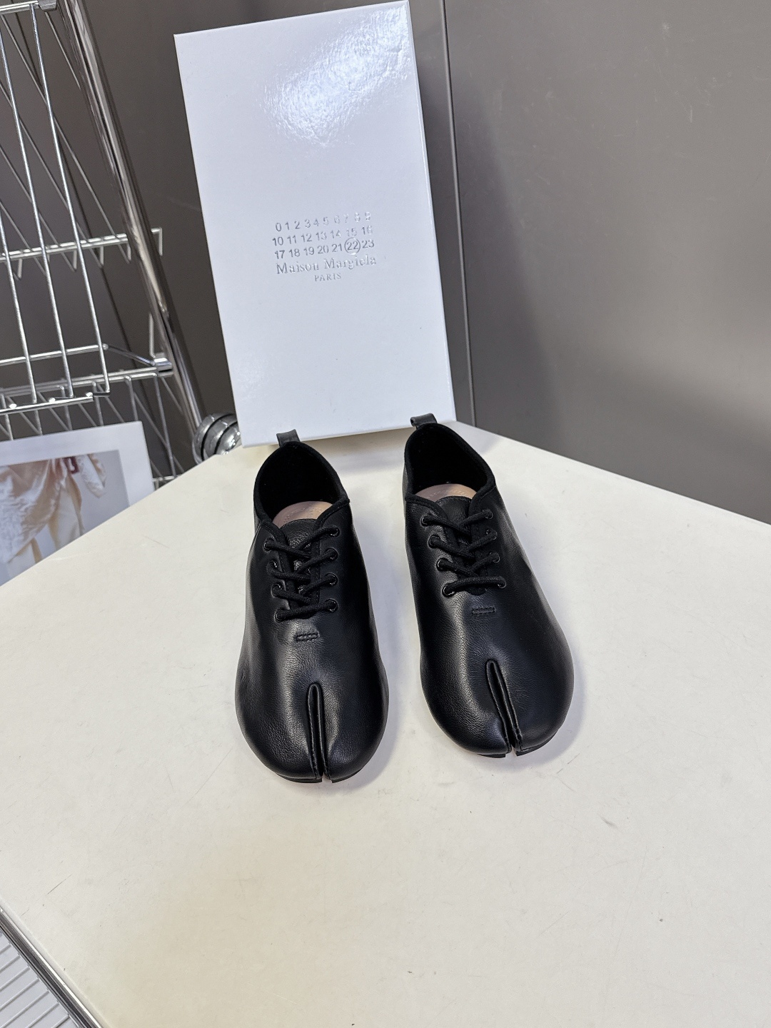 Maison Margiela·MM6马吉拉玛丽珍分趾单鞋 芭蕾舞鞋 超多明星网红种草 MM6作为这两年