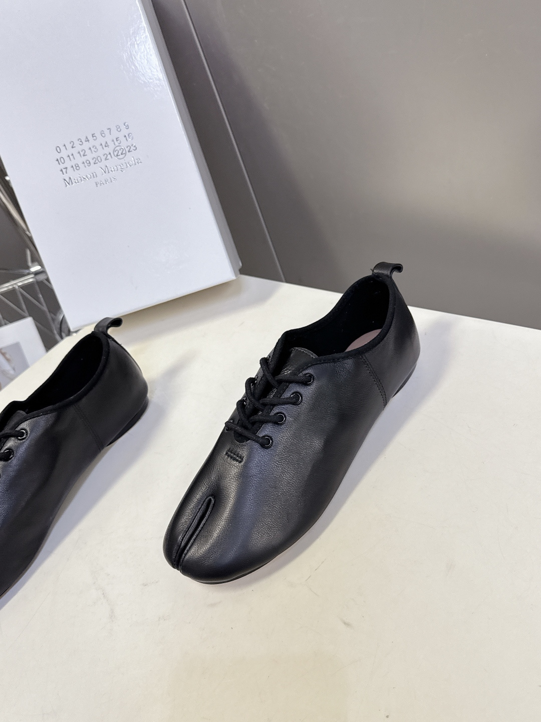 Maison Margiela·MM6马吉拉玛丽珍分趾单鞋 芭蕾舞鞋 超多明星网红种草 MM6作为这两年