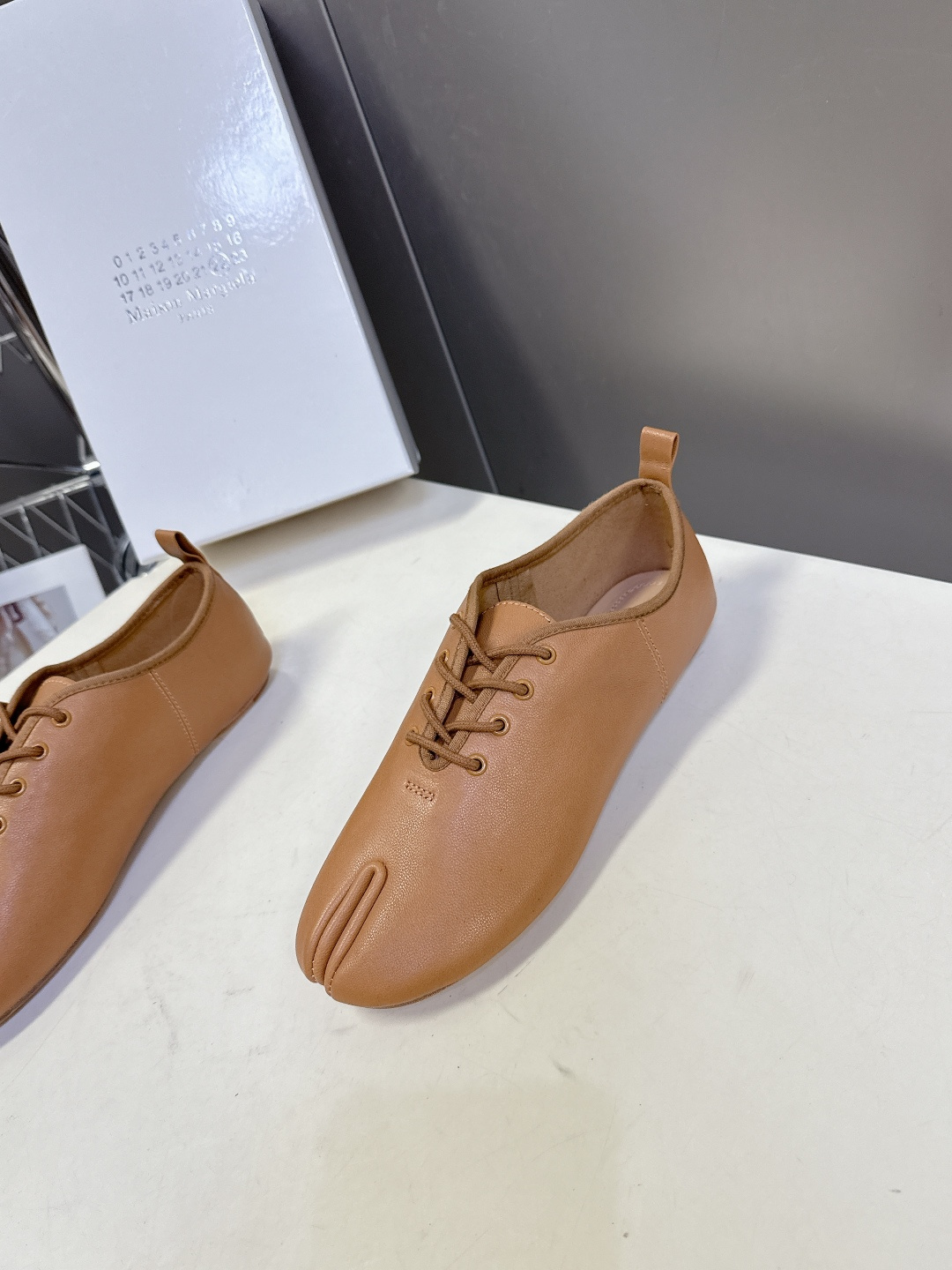 Maison Margiela·MM6马吉拉玛丽珍分趾单鞋 芭蕾舞鞋 超多明星网红种草 MM6作为这两年