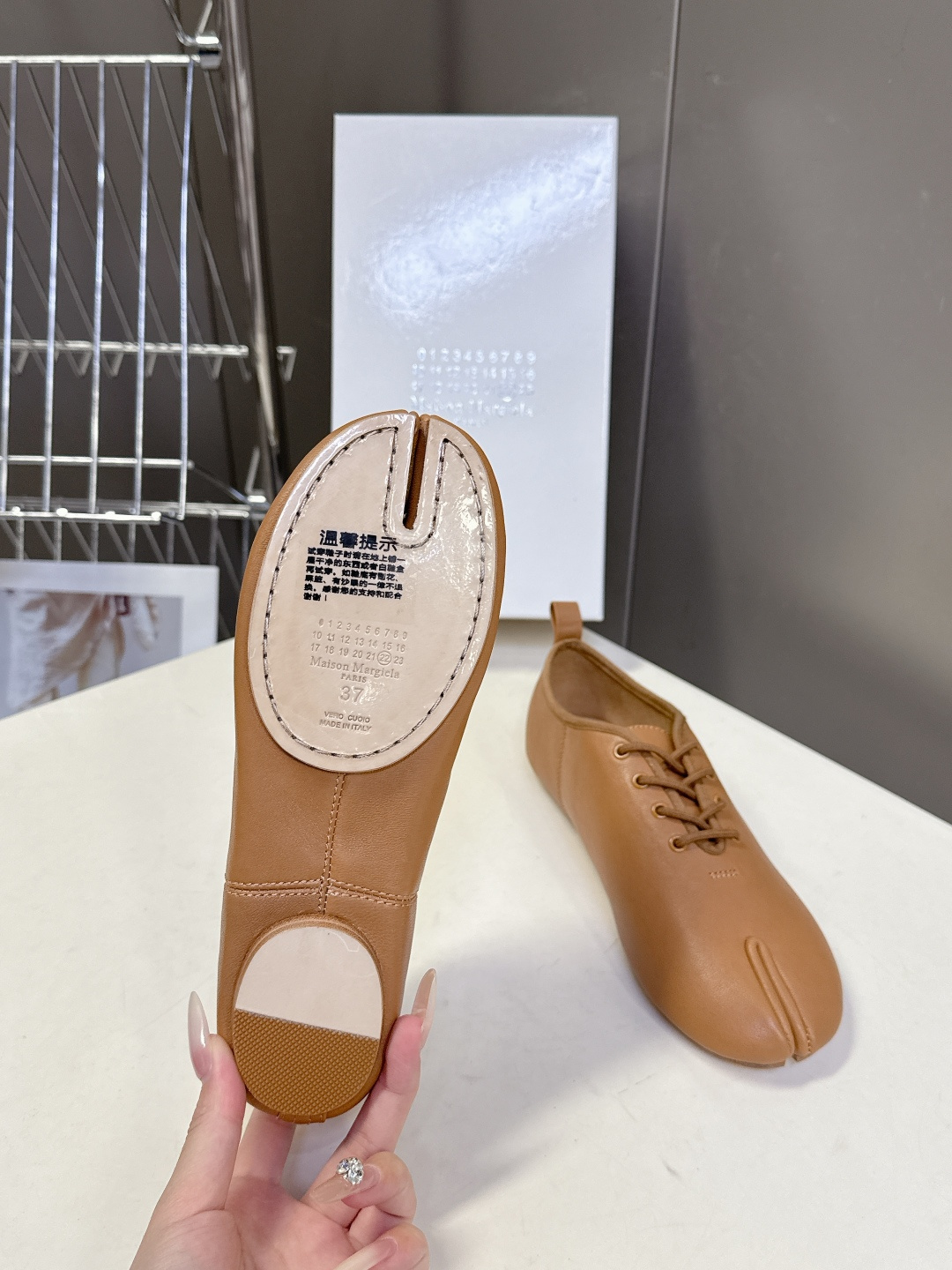 Maison Margiela·MM6马吉拉玛丽珍分趾单鞋 芭蕾舞鞋 超多明星网红种草 MM6作为这两年