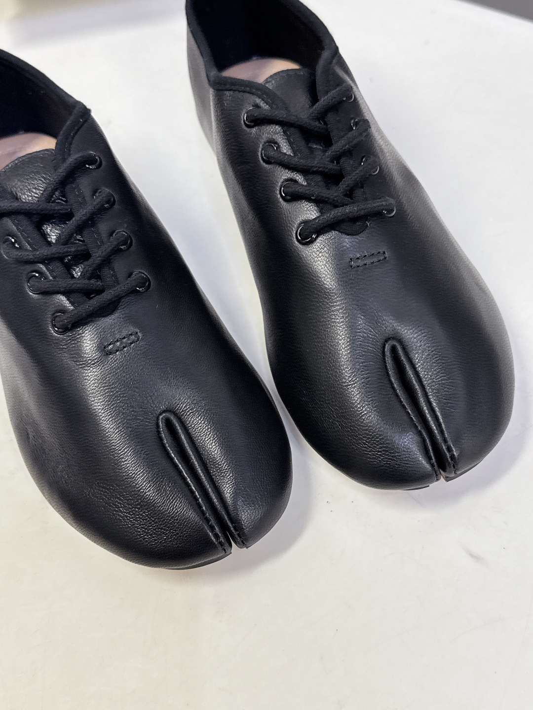 Maison Margiela·MM6马吉拉玛丽珍分趾单鞋 芭蕾舞鞋 超多明星网红种草 MM6作为这两年