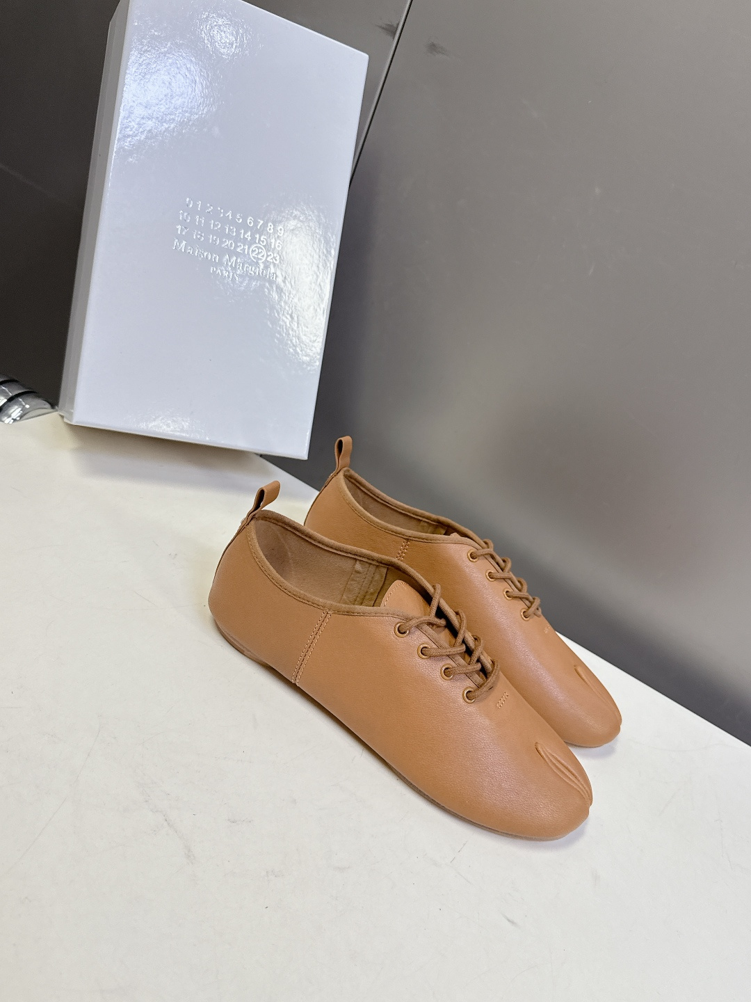 Maison Margiela·MM6马吉拉玛丽珍分趾单鞋 芭蕾舞鞋 超多明星网红种草 MM6作为这两年