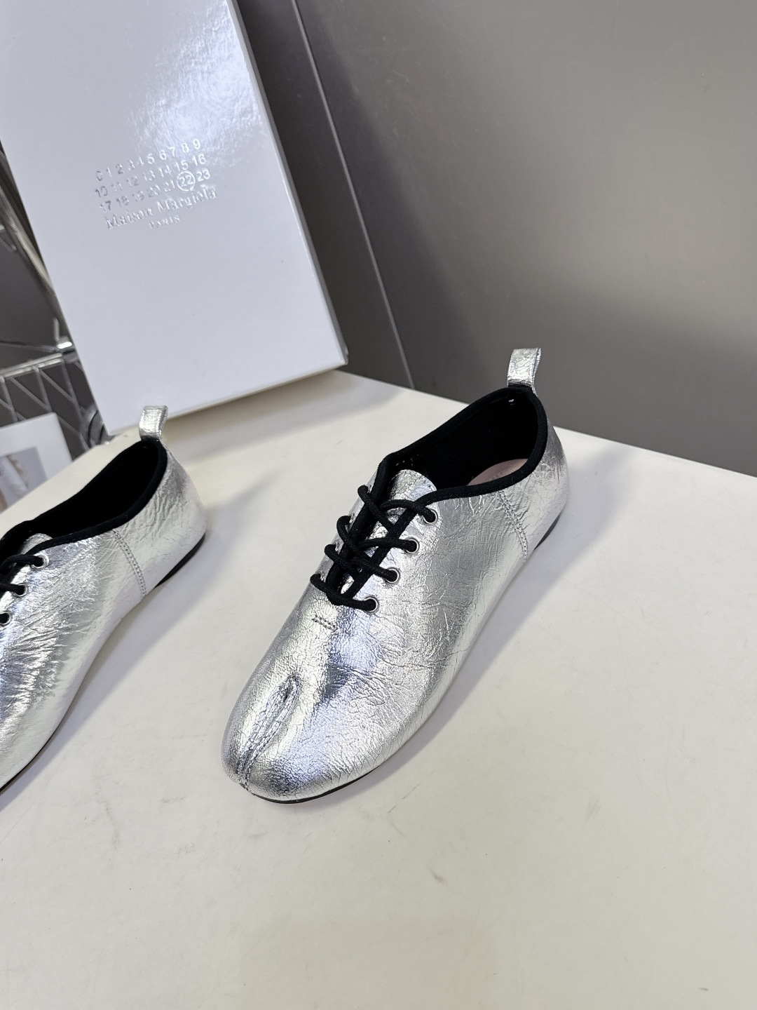 Maison Margiela·MM6马吉拉玛丽珍分趾单鞋 芭蕾舞鞋 超多明星网红种草 MM6作为这两年