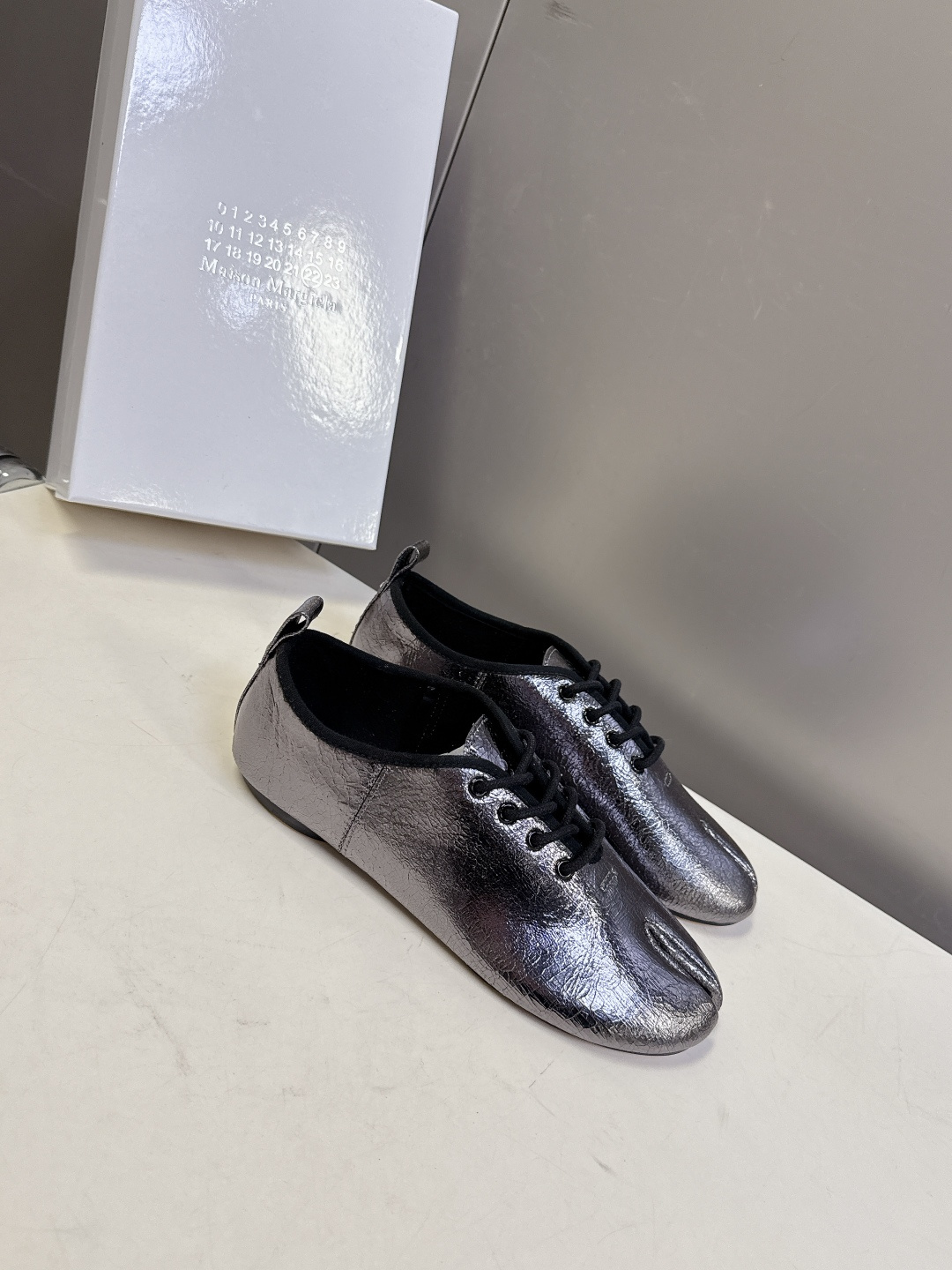 Maison Margiela·MM6马吉拉玛丽珍分趾单鞋 芭蕾舞鞋 超多明星网红种草 MM6作为这两年