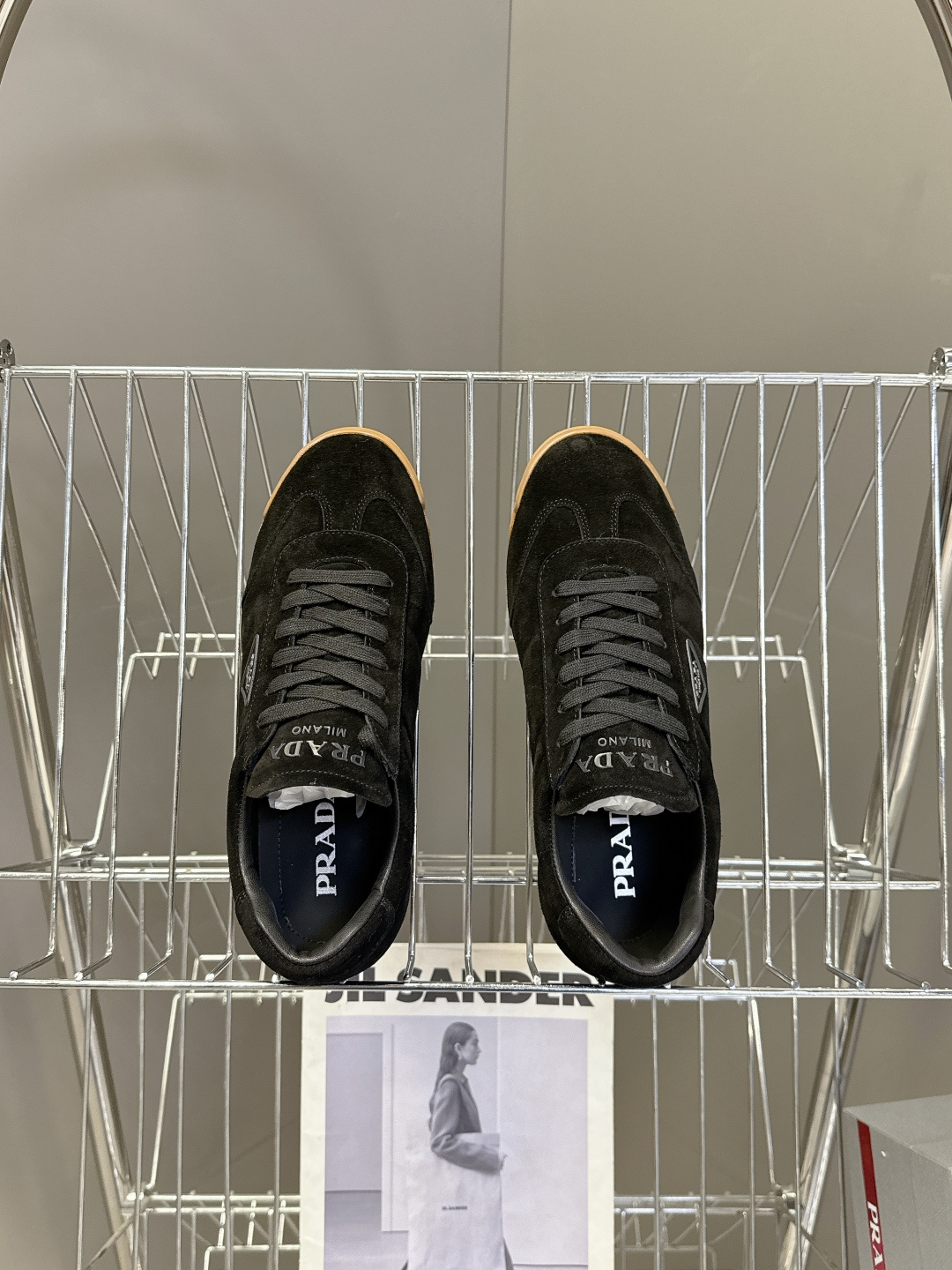 PRADA普拉达最新复古情侣款三角标 休闲鞋 超多明星时尚博主种草 走秀款 复古感时髦满满 随意百搭 时