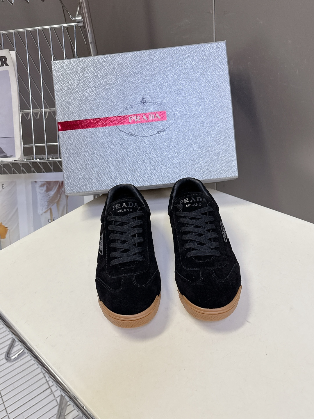 PRADA普拉达最新复古情侣款三角标 休闲鞋 超多明星时尚博主种草 走秀款 复古感时髦满满 随意百搭 时