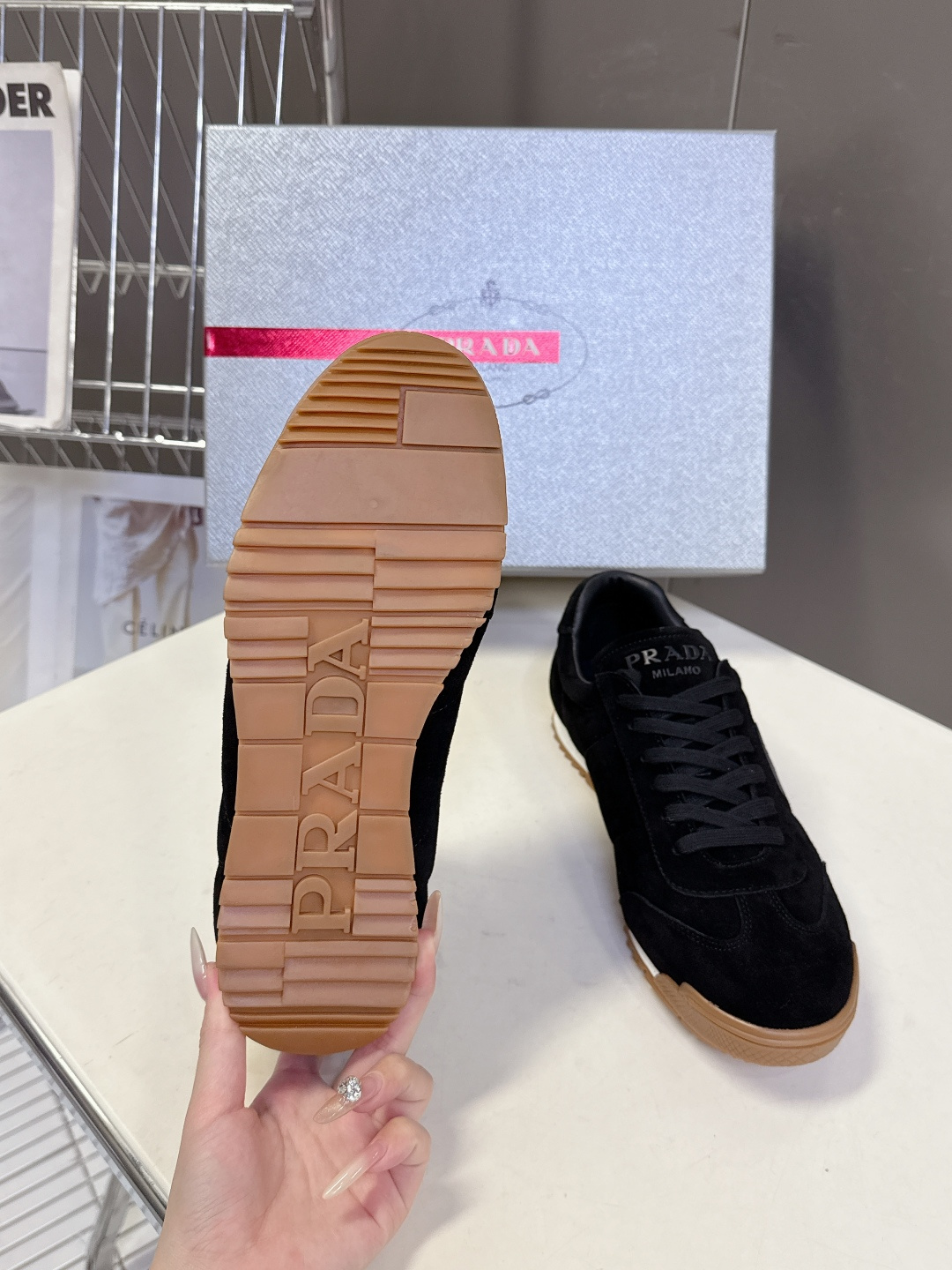 PRADA普拉达最新复古情侣款三角标 休闲鞋 超多明星时尚博主种草 走秀款 复古感时髦满满 随意百搭 时