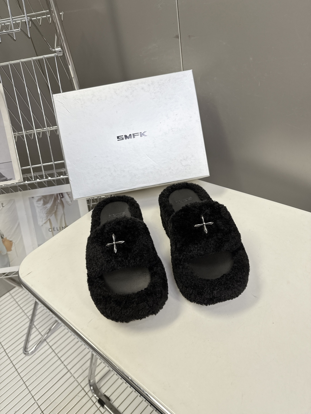 SMFK小众潮牌秋冬最新款厚底 毛毛拖鞋超多明星网红种草 有点野性有点个性 这一季的smfk真的让人心动