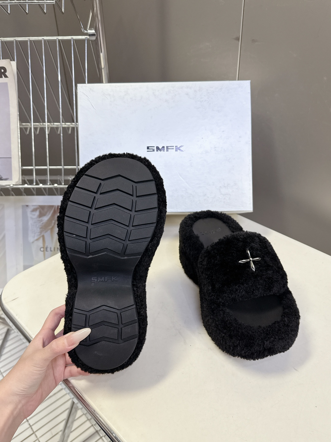SMFK小众潮牌秋冬最新款厚底 毛毛拖鞋超多明星网红种草 有点野性有点个性 这一季的smfk真的让人心动