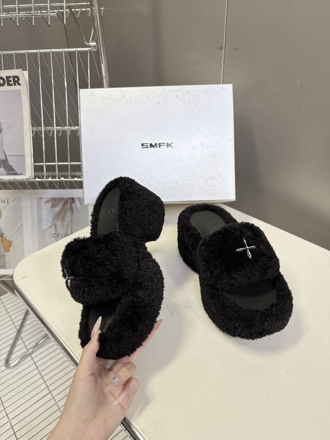SMFK小众潮牌秋冬最新款厚底 毛毛拖鞋超多明星网红种草 有点野性有点个性 这一季的smfk真的让人心动