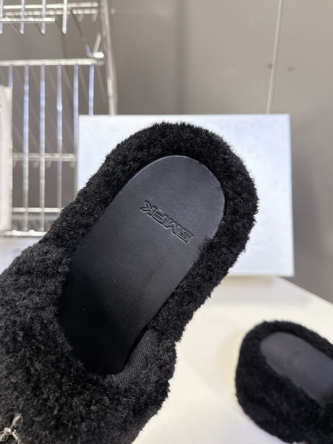 SMFK小众潮牌秋冬最新款厚底 毛毛拖鞋超多明星网红种草 有点野性有点个性 这一季的smfk真的让人心动