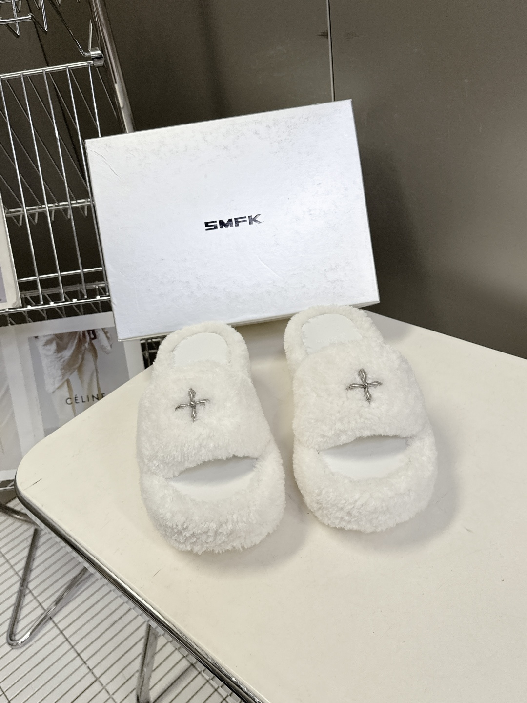 SMFK小众潮牌秋冬最新款厚底 毛毛拖鞋超多明星网红种草 有点野性有点个性 这一季的smfk真的让人心动