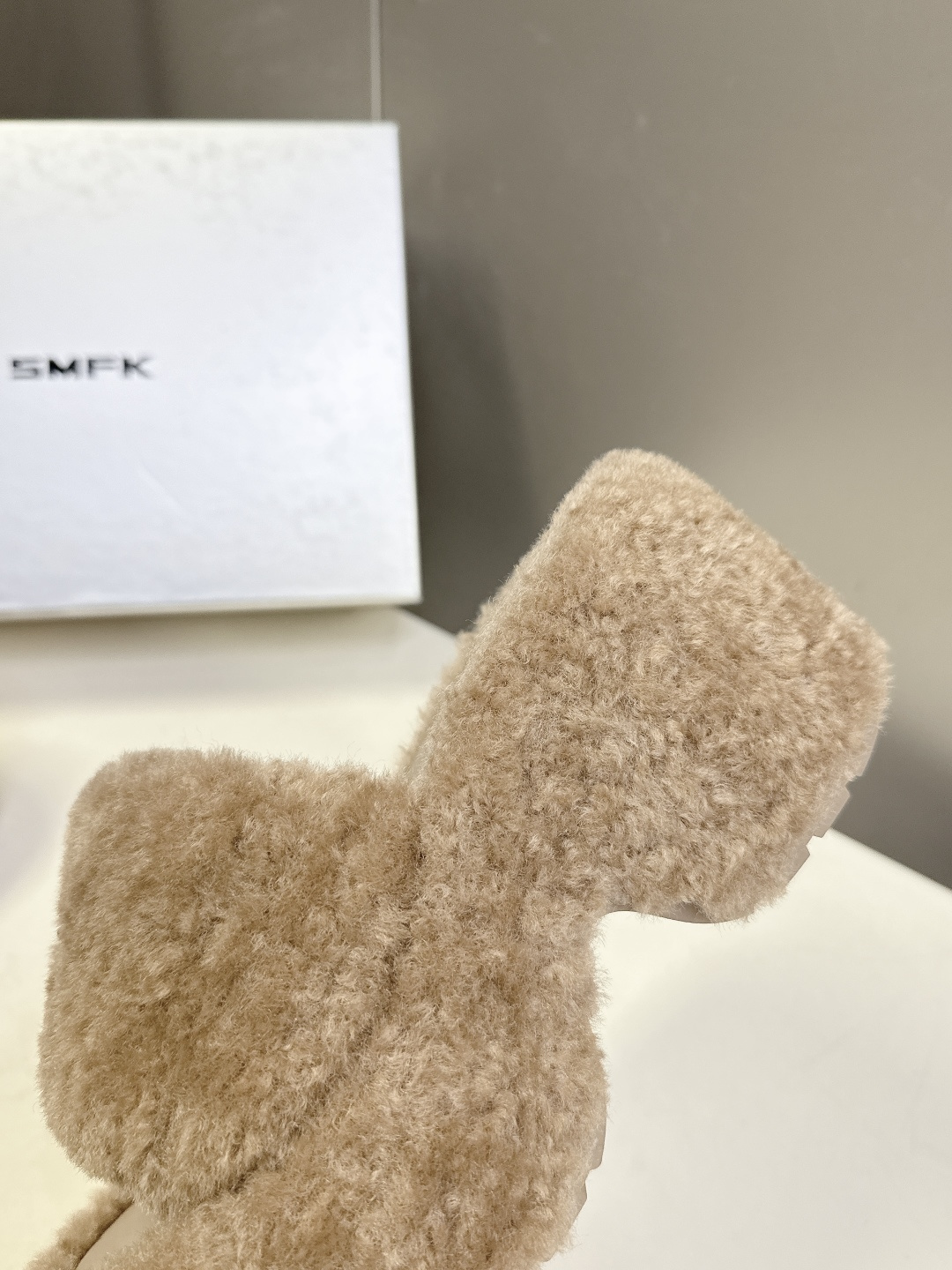 SMFK小众潮牌秋冬最新款厚底 毛毛拖鞋超多明星网红种草 有点野性有点个性 这一季的smfk真的让人心动