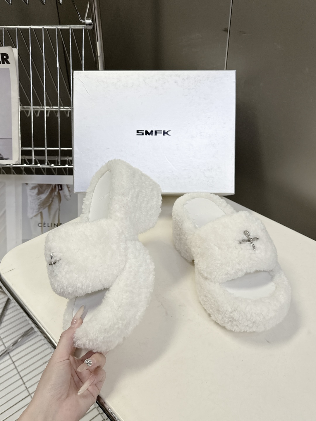 SMFK小众潮牌秋冬最新款厚底 毛毛拖鞋超多明星网红种草 有点野性有点个性 这一季的smfk真的让人心动