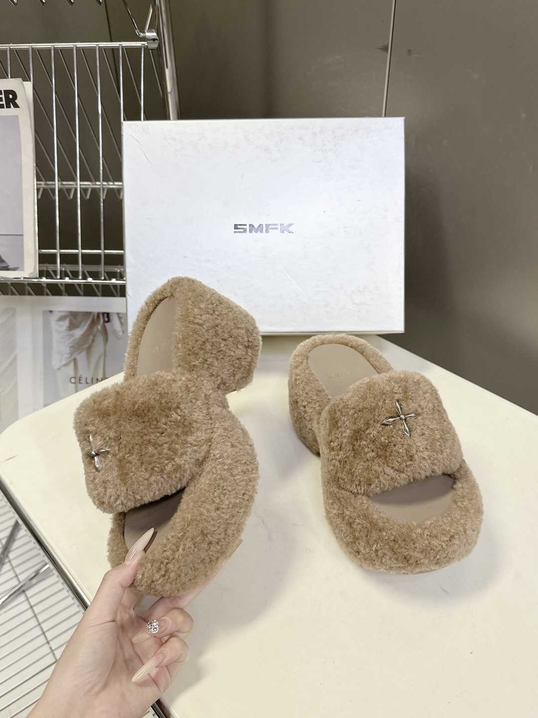 SMFK小众潮牌秋冬最新款厚底 毛毛拖鞋超多明星网红种草 有点野性有点个性 这一季的smfk真的让人心动