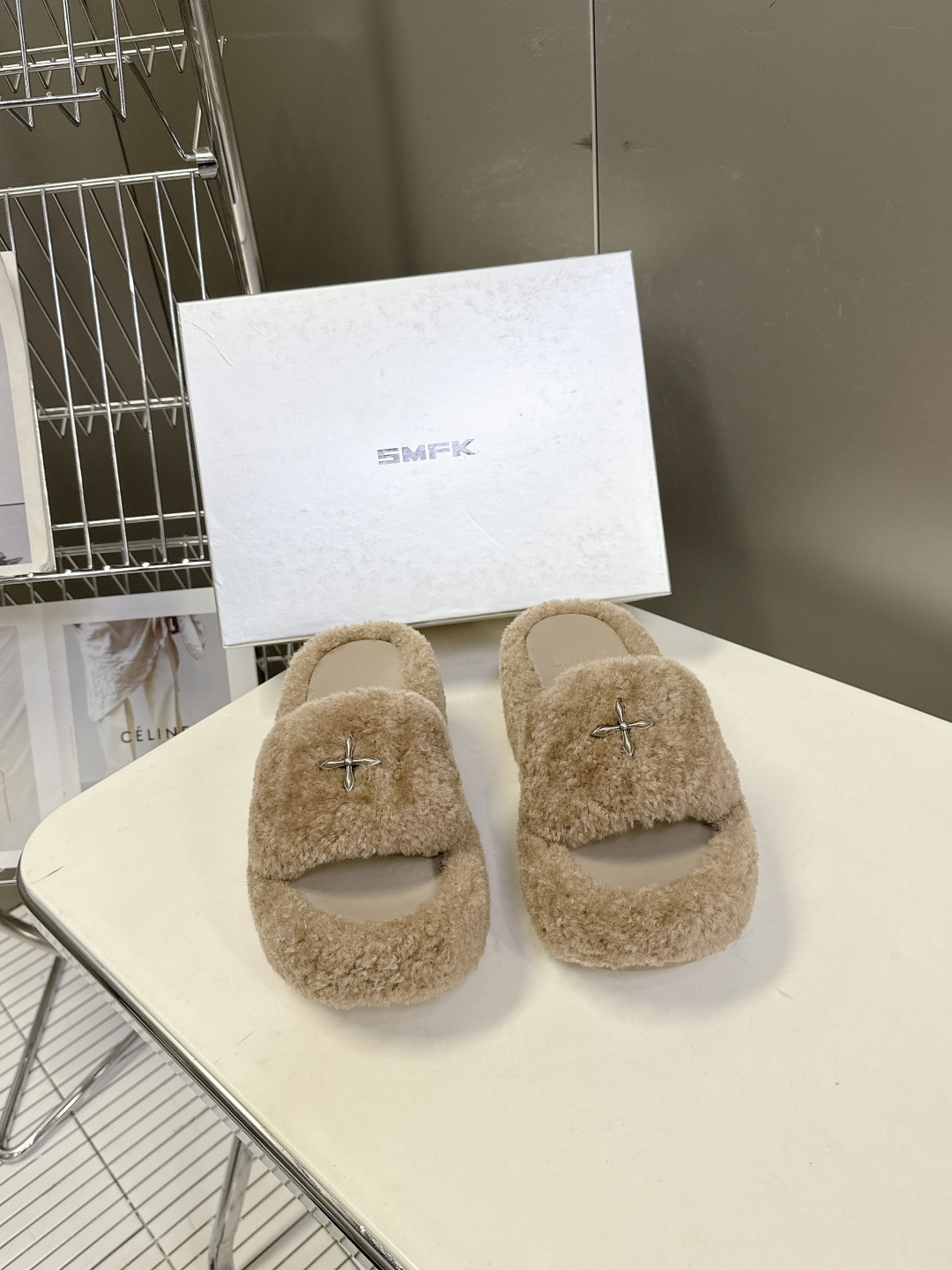 SMFK小众潮牌秋冬最新款厚底 毛毛拖鞋超多明星网红种草 有点野性有点个性 这一季的smfk真的让人心动