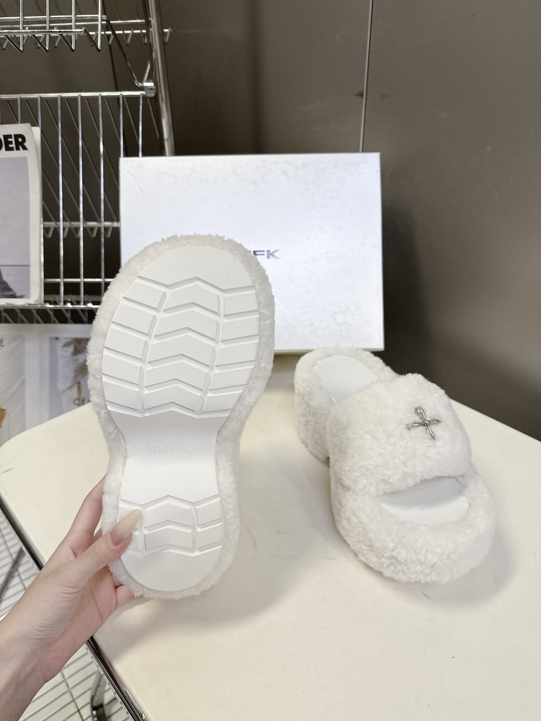 SMFK小众潮牌秋冬最新款厚底 毛毛拖鞋超多明星网红种草 有点野性有点个性 这一季的smfk真的让人心动