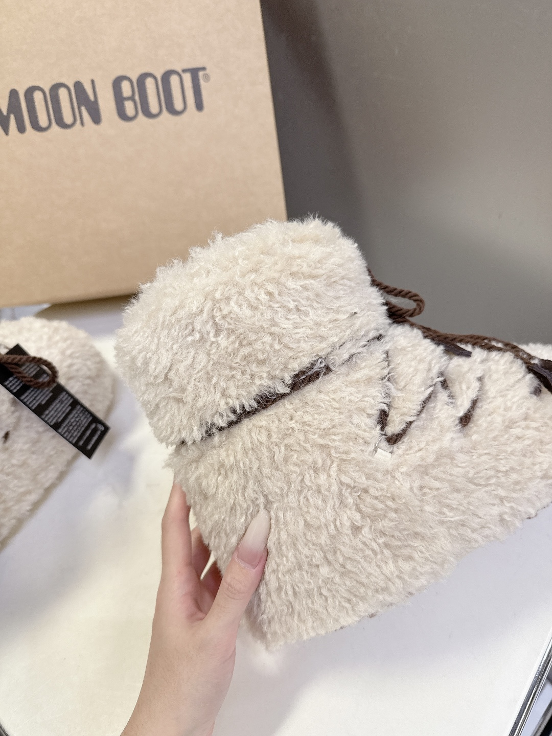 Moon Boot 秋冬最新款雪地靴 丑萌滑雪鞋超多明星网红种草 秋冬滑雪必备款 现在有一款更另类的雪地