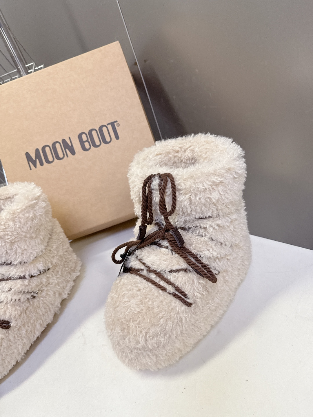 Moon Boot 秋冬最新款雪地靴 丑萌滑雪鞋超多明星网红种草 秋冬滑雪必备款 现在有一款更另类的雪地