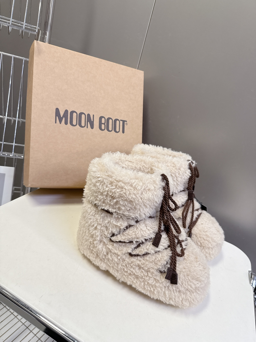 Moon Boot 秋冬最新款雪地靴 丑萌滑雪鞋超多明星网红种草 秋冬滑雪必备款 现在有一款更另类的雪地