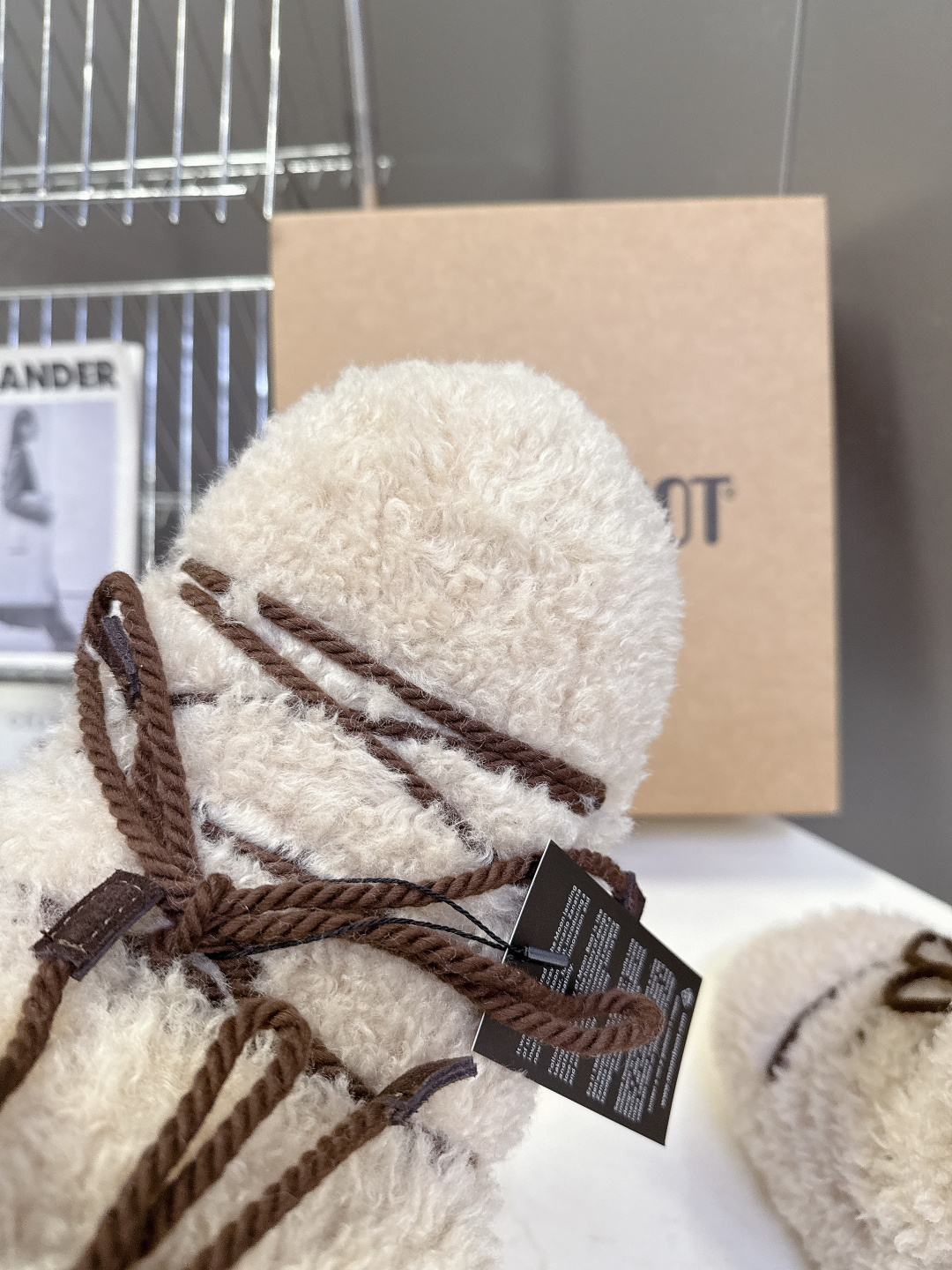 Moon Boot 秋冬最新款雪地靴 丑萌滑雪鞋超多明星网红种草 秋冬滑雪必备款 现在有一款更另类的雪地