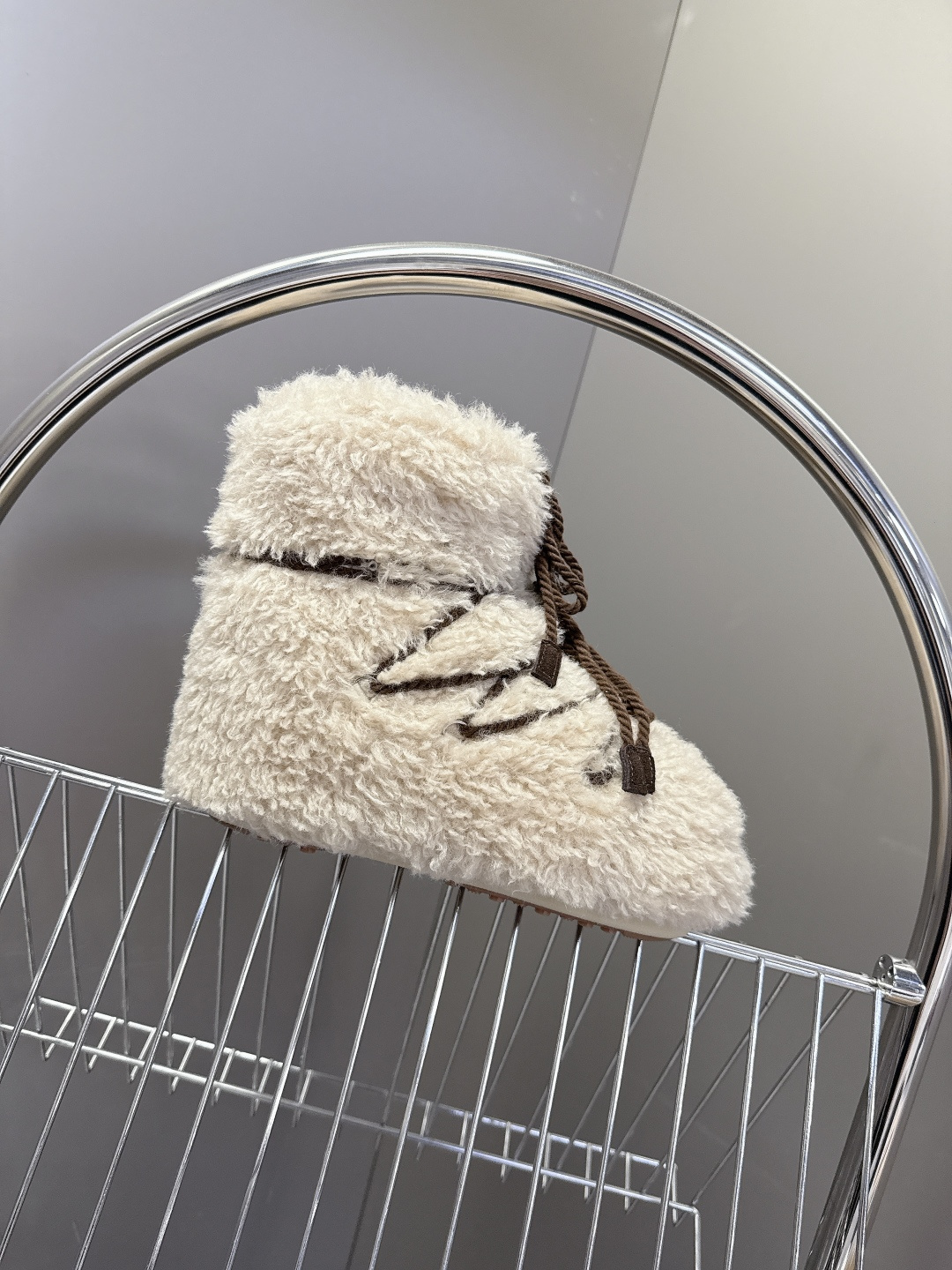 Moon Boot 秋冬最新款雪地靴 丑萌滑雪鞋超多明星网红种草 秋冬滑雪必备款 现在有一款更另类的雪地