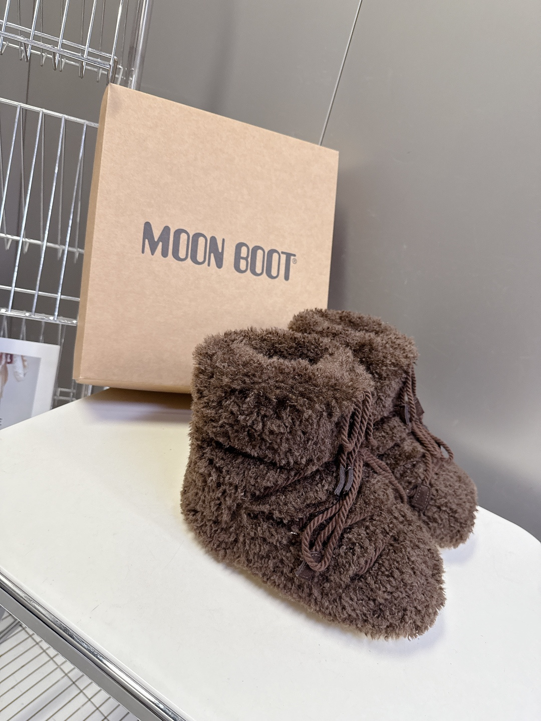 Moon Boot 秋冬最新款雪地靴 丑萌滑雪鞋超多明星网红种草 秋冬滑雪必备款 现在有一款更另类的雪地