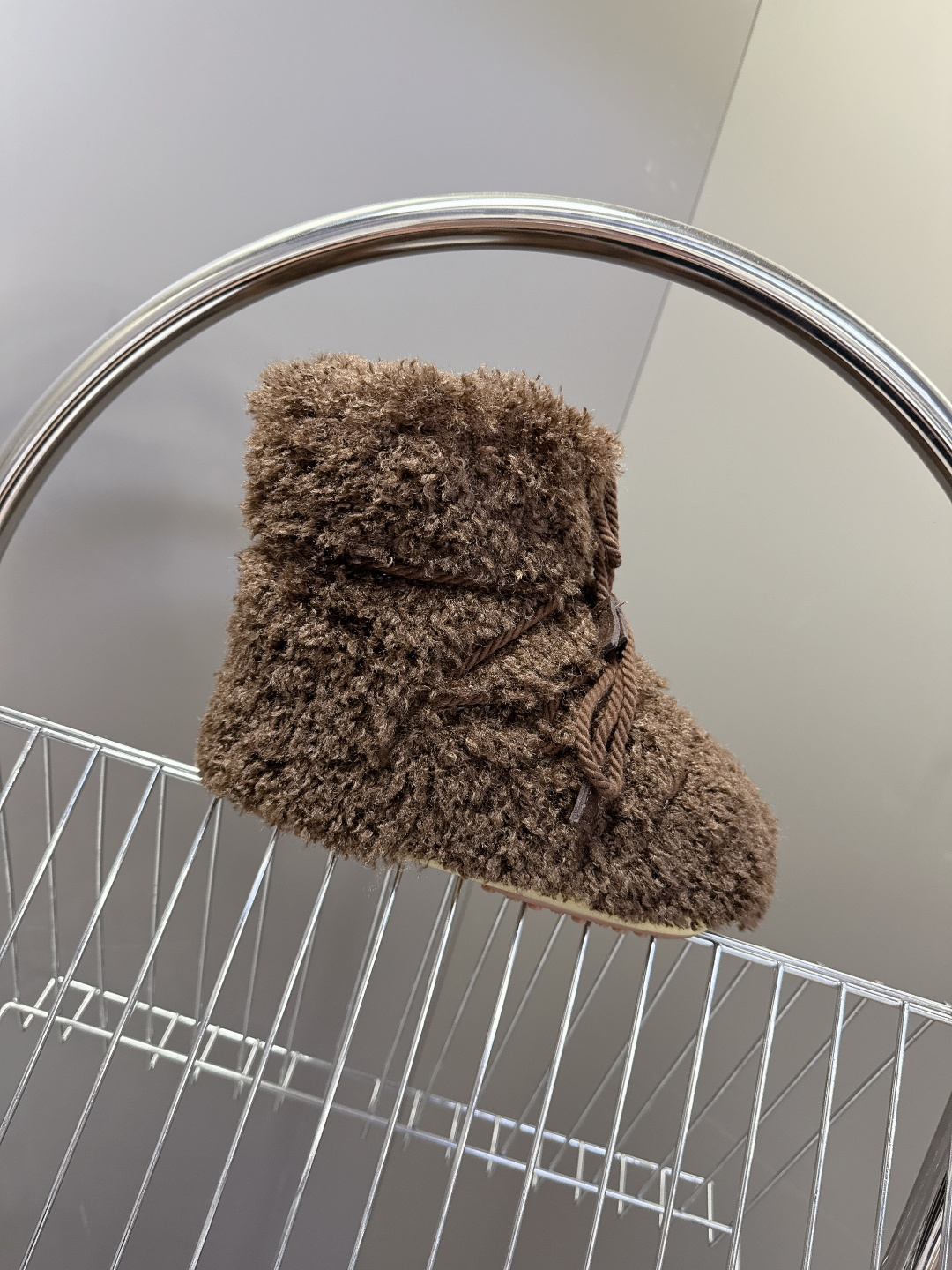 Moon Boot 秋冬最新款雪地靴 丑萌滑雪鞋超多明星网红种草 秋冬滑雪必备款 现在有一款更另类的雪地