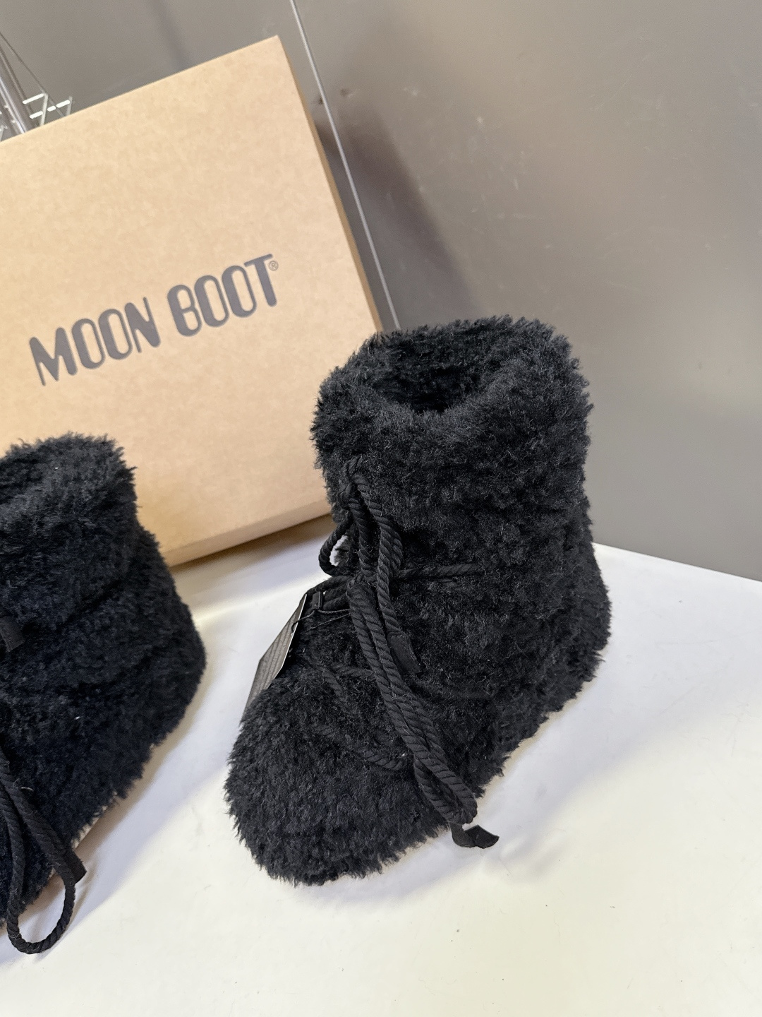 Moon Boot 秋冬最新款雪地靴 丑萌滑雪鞋超多明星网红种草 秋冬滑雪必备款 现在有一款更另类的雪地