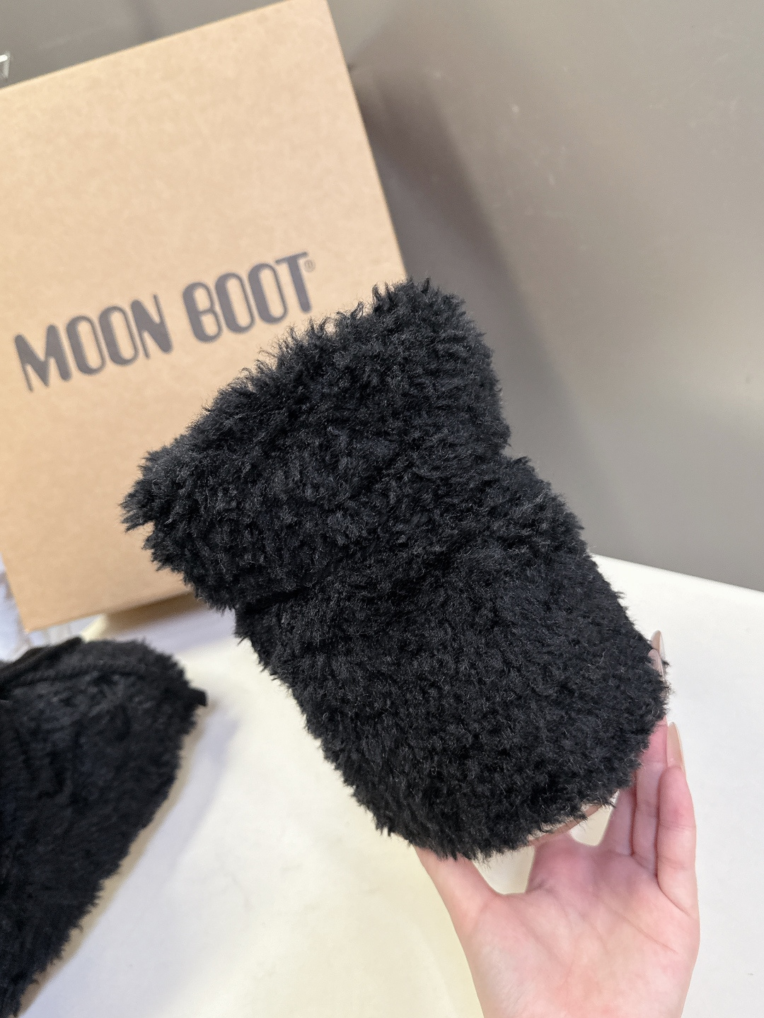 Moon Boot 秋冬最新款雪地靴 丑萌滑雪鞋超多明星网红种草 秋冬滑雪必备款 现在有一款更另类的雪地