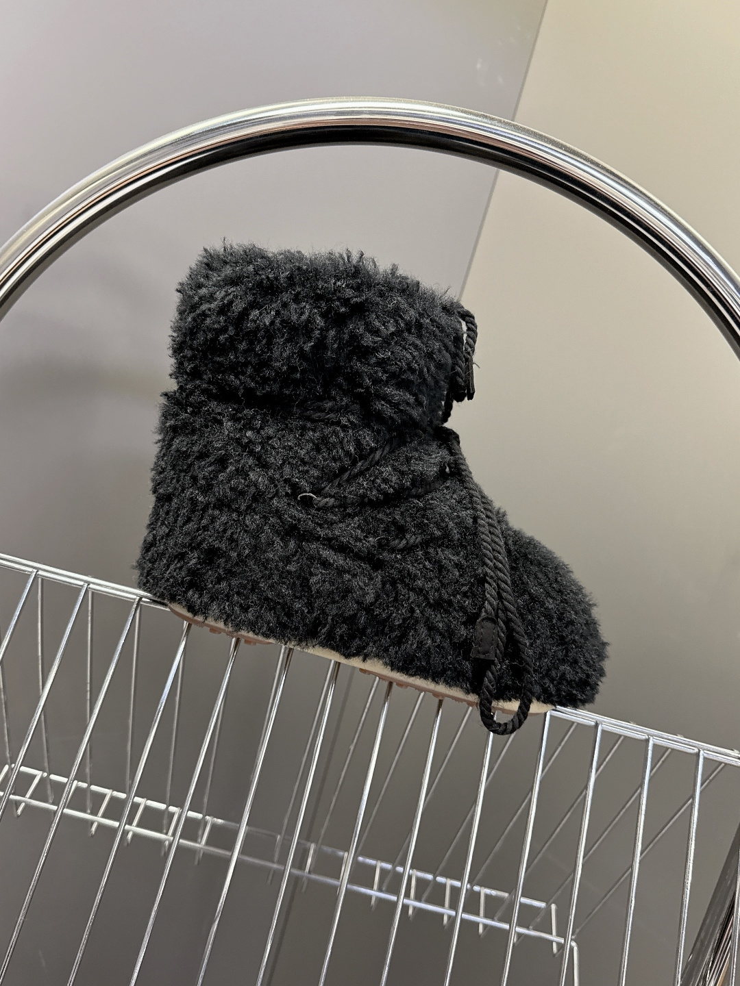 Moon Boot 秋冬最新款雪地靴 丑萌滑雪鞋超多明星网红种草 秋冬滑雪必备款 现在有一款更另类的雪地