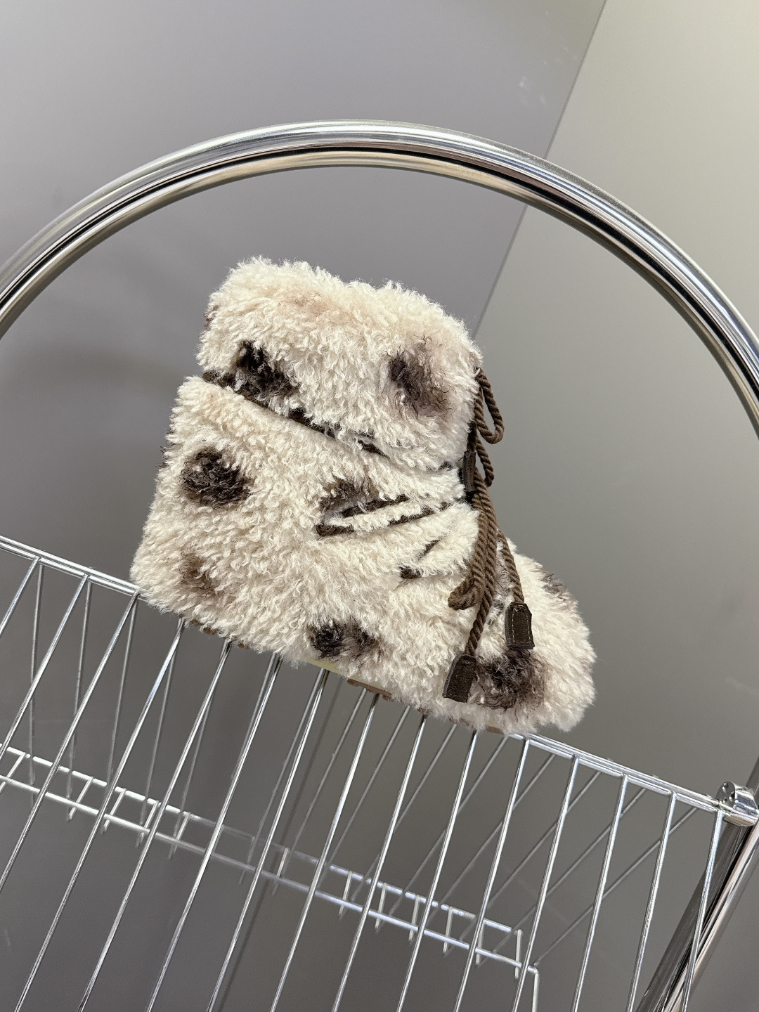 Moon Boot 秋冬最新款雪地靴 丑萌滑雪鞋超多明星网红种草 秋冬滑雪必备款 现在有一款更另类的雪地