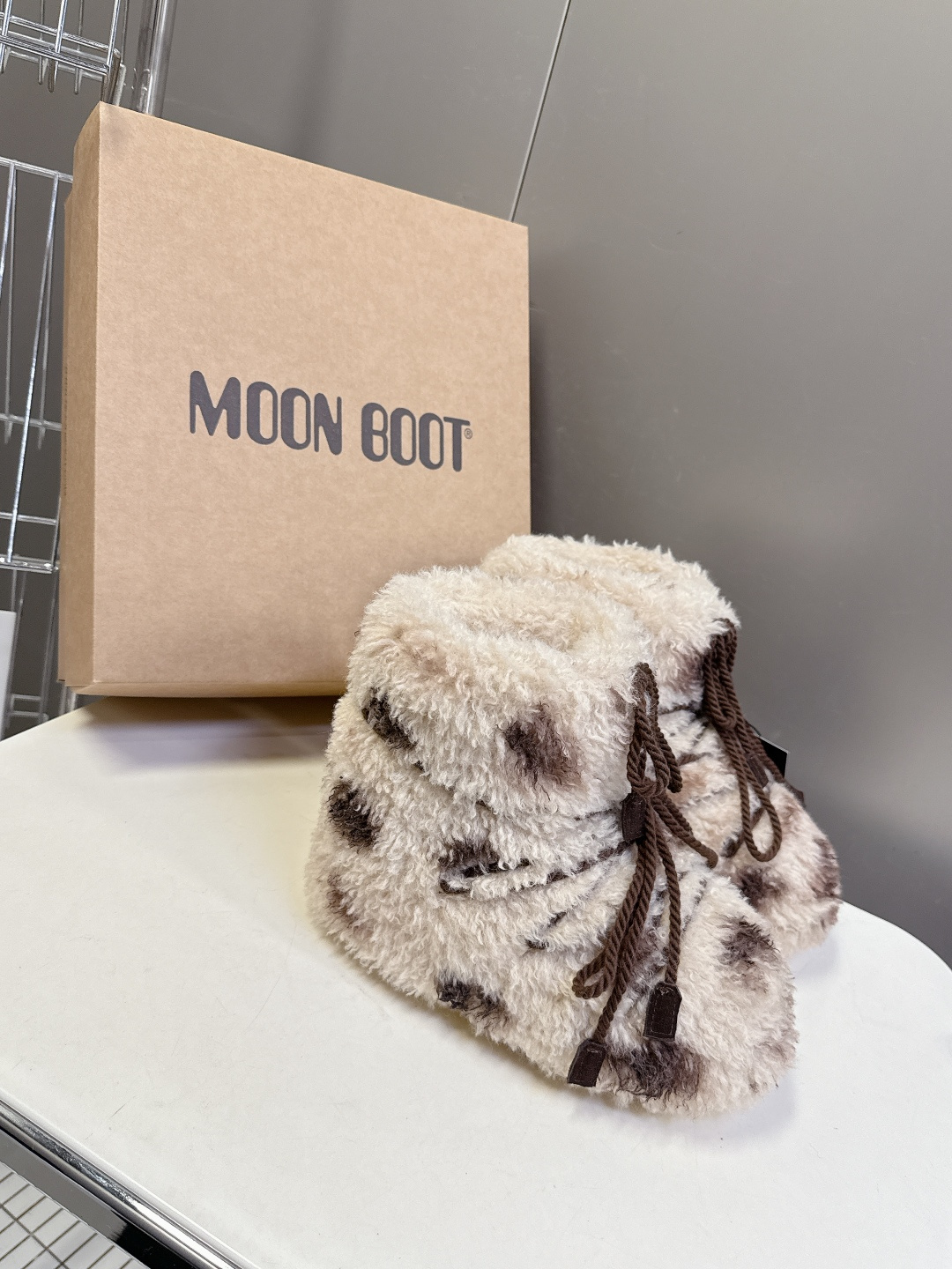 Moon Boot 秋冬最新款雪地靴 丑萌滑雪鞋超多明星网红种草 秋冬滑雪必备款 现在有一款更另类的雪地