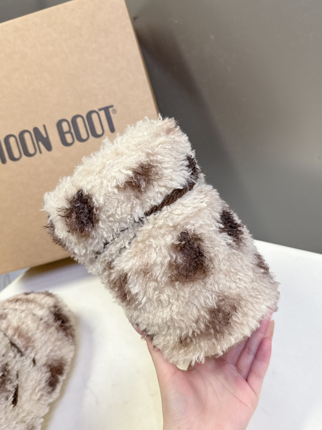 Moon Boot 秋冬最新款雪地靴 丑萌滑雪鞋超多明星网红种草 秋冬滑雪必备款 现在有一款更另类的雪地