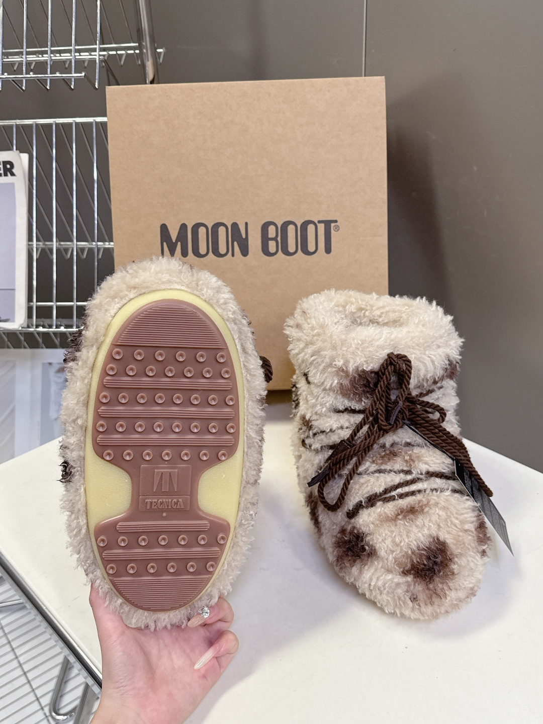 Moon Boot 秋冬最新款雪地靴 丑萌滑雪鞋超多明星网红种草 秋冬滑雪必备款 现在有一款更另类的雪地