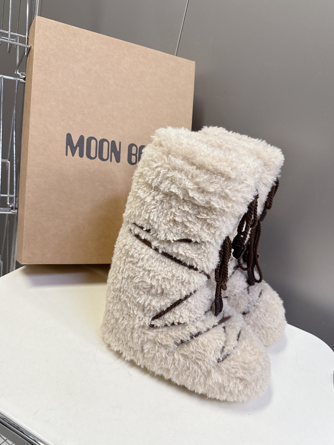 Moon Boot 秋冬最新款雪地靴 丑萌滑雪鞋超多明星网红种草 秋冬滑雪必备款 现在有一款更另类的雪地