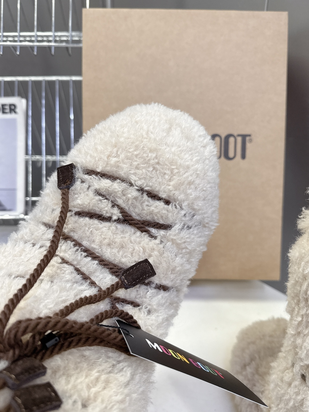 Moon Boot 秋冬最新款雪地靴 丑萌滑雪鞋超多明星网红种草 秋冬滑雪必备款 现在有一款更另类的雪地