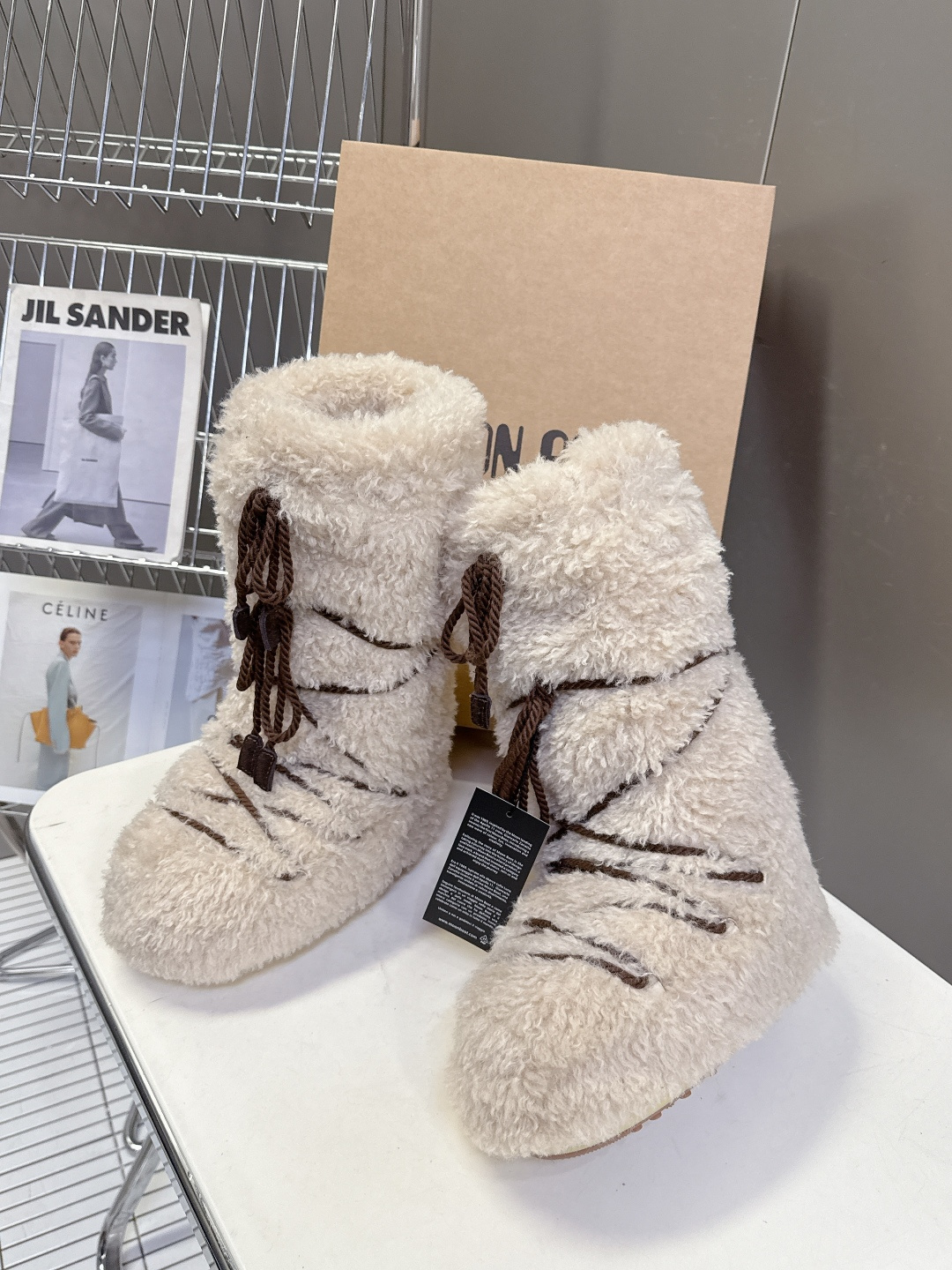 Moon Boot 秋冬最新款雪地靴 丑萌滑雪鞋超多明星网红种草 秋冬滑雪必备款 现在有一款更另类的雪地