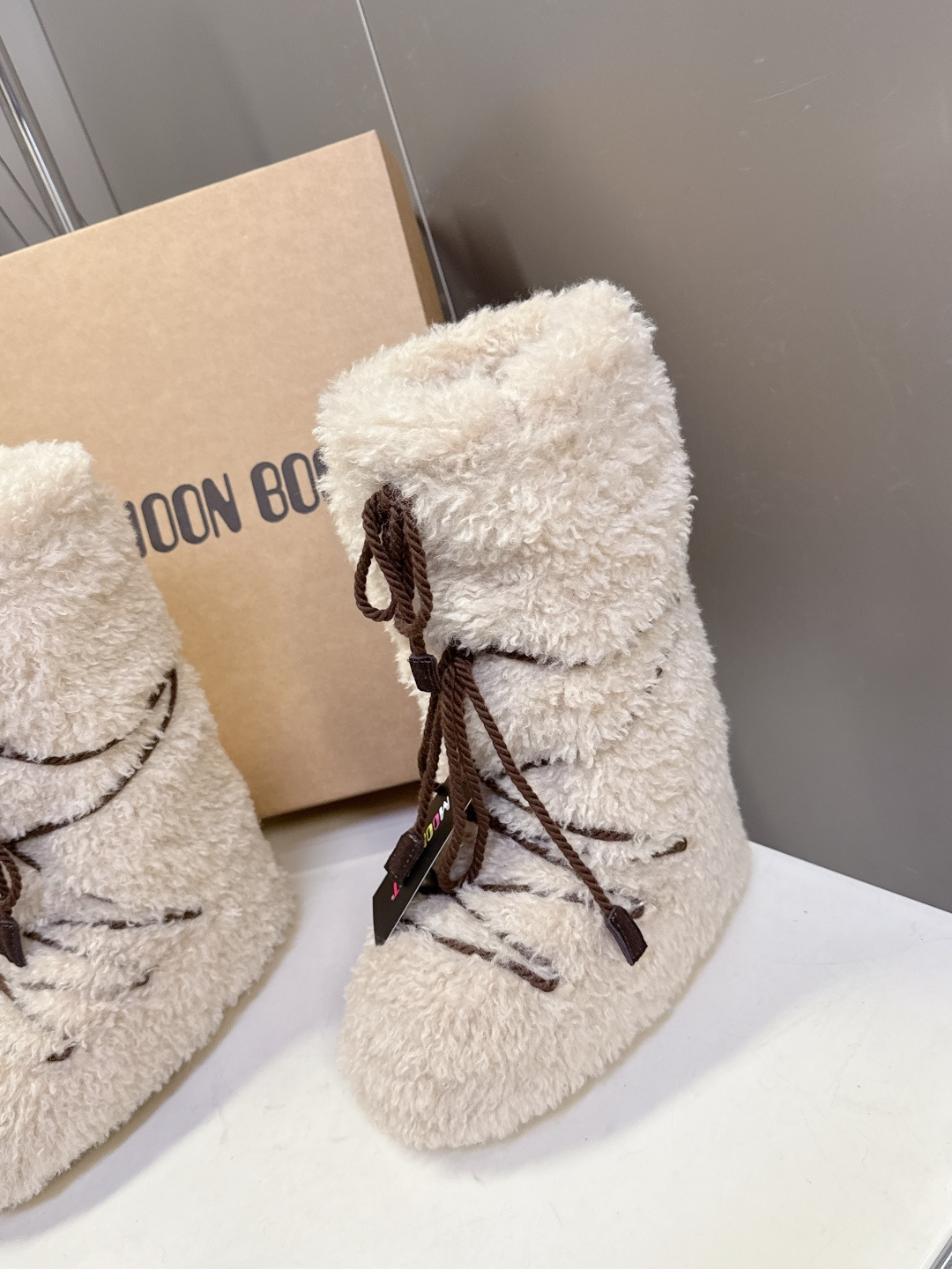 Moon Boot 秋冬最新款雪地靴 丑萌滑雪鞋超多明星网红种草 秋冬滑雪必备款 现在有一款更另类的雪地