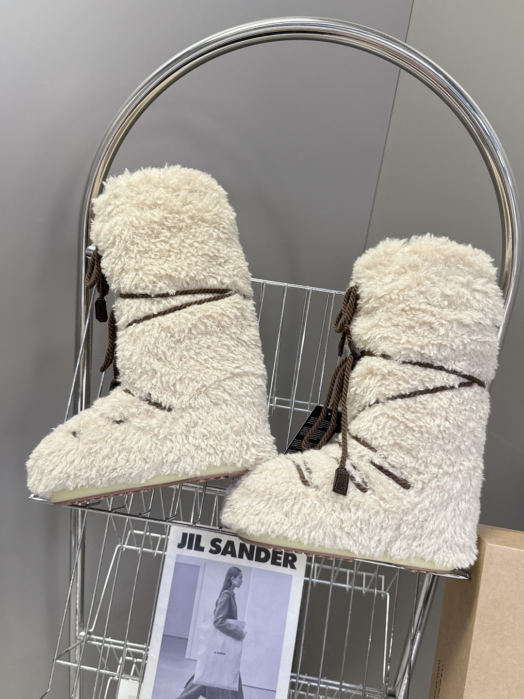 Moon Boot 秋冬最新款雪地靴 丑萌滑雪鞋超多明星网红种草 秋冬滑雪必备款 现在有一款更另类的雪地