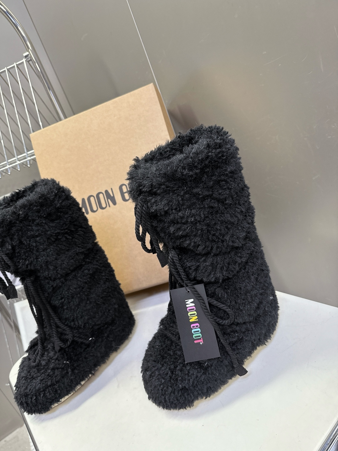 Moon Boot 秋冬最新款雪地靴 丑萌滑雪鞋超多明星网红种草 秋冬滑雪必备款 现在有一款更另类的雪地