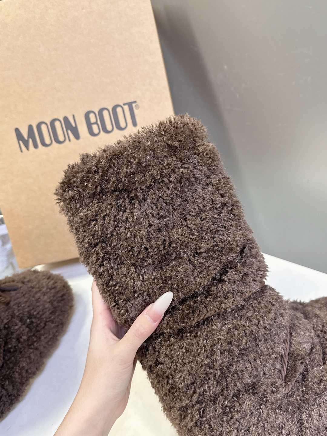 Moon Boot 秋冬最新款雪地靴 丑萌滑雪鞋超多明星网红种草 秋冬滑雪必备款 现在有一款更另类的雪地