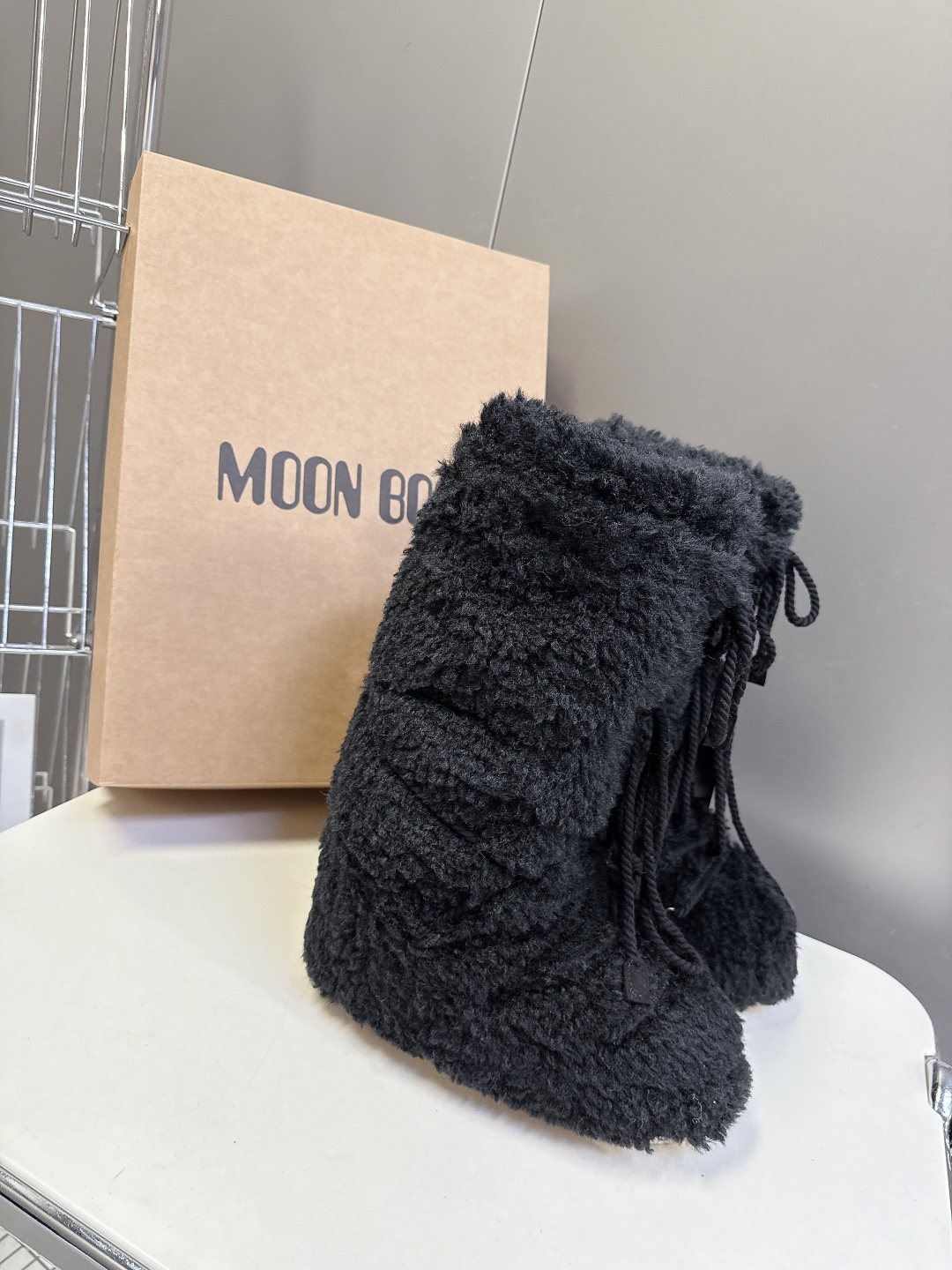 Moon Boot 秋冬最新款雪地靴 丑萌滑雪鞋超多明星网红种草 秋冬滑雪必备款 现在有一款更另类的雪地